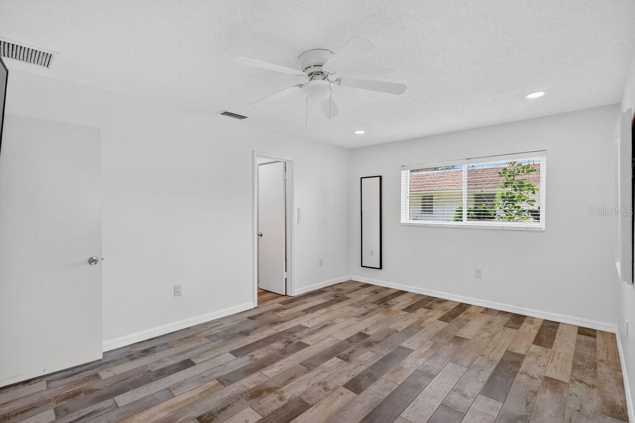 1884 SOUTHPOINTE DR, SARASOTA, FL, 34231