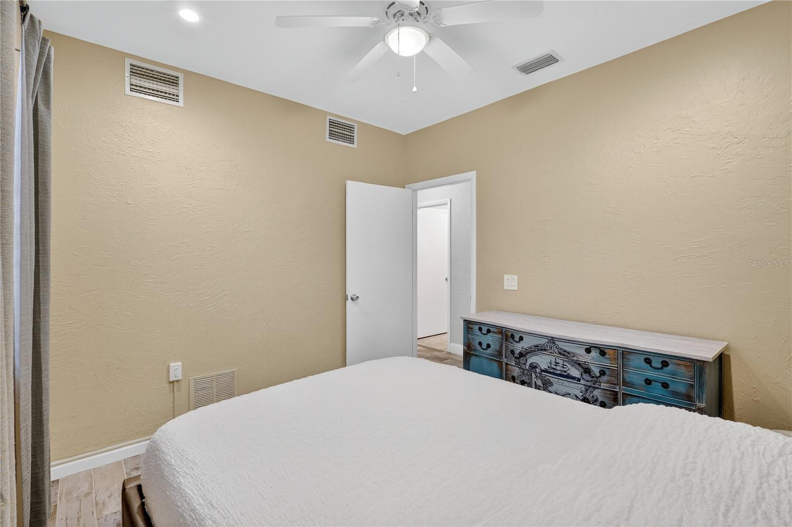 1884 SOUTHPOINTE DR, SARASOTA, FL, 34231