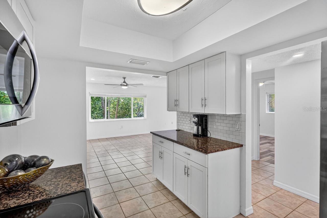 1884 SOUTHPOINTE DR, SARASOTA, FL, 34231