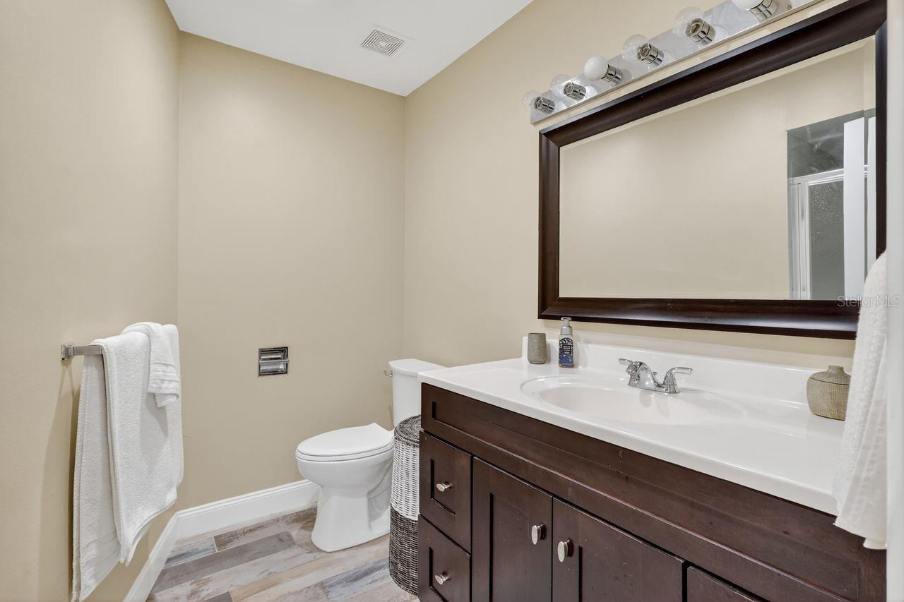 1884 SOUTHPOINTE DR, SARASOTA, FL, 34231