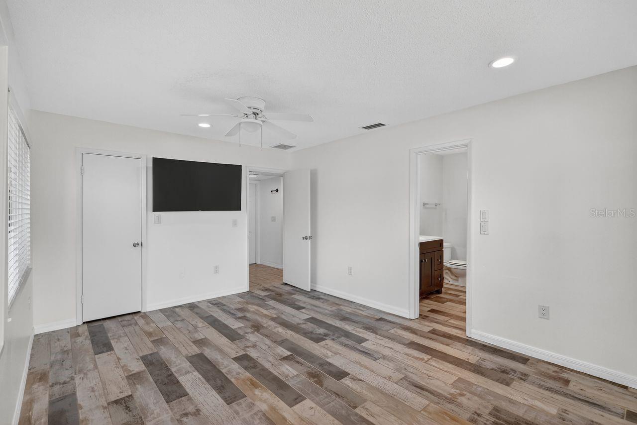 1884 SOUTHPOINTE DR, SARASOTA, FL, 34231