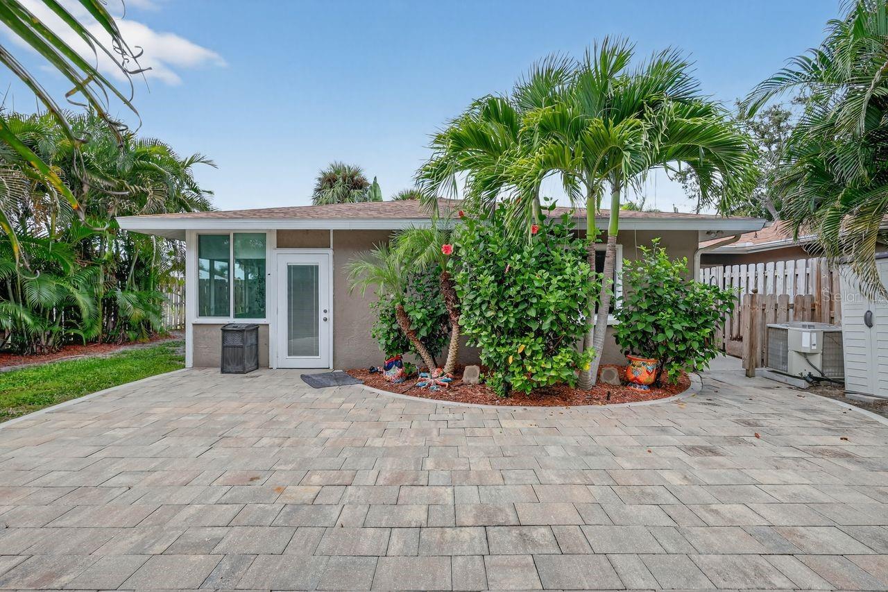 1884 SOUTHPOINTE DR, SARASOTA, FL, 34231