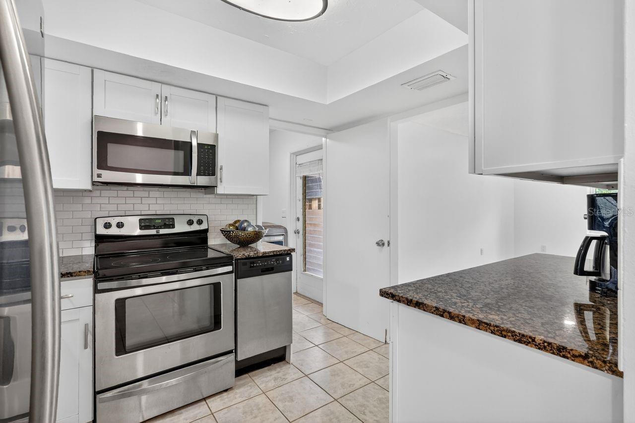 1884 SOUTHPOINTE DR, SARASOTA, FL, 34231