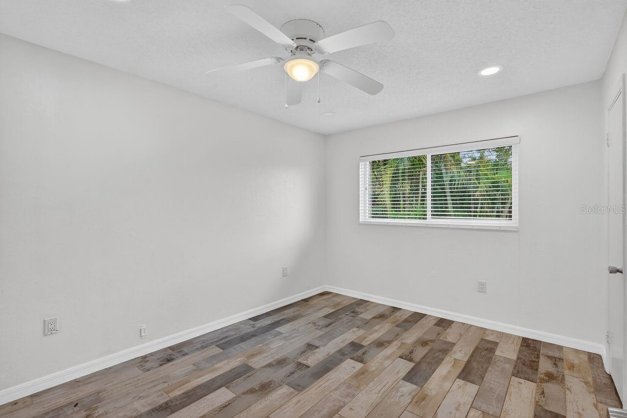 1884 SOUTHPOINTE DR, SARASOTA, FL, 34231