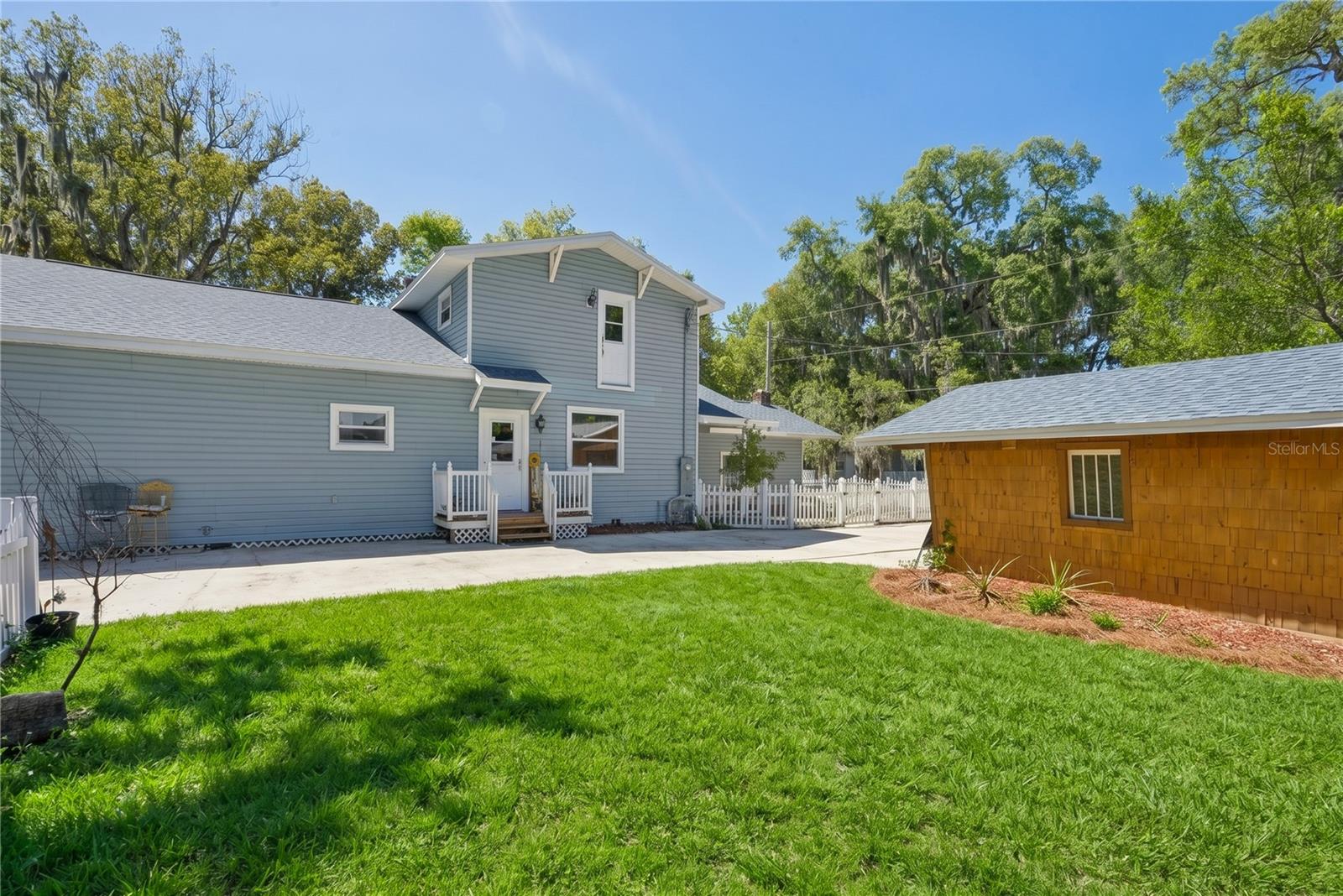 1048 N GRANDVIEW ST, MOUNT DORA, FL, 32757