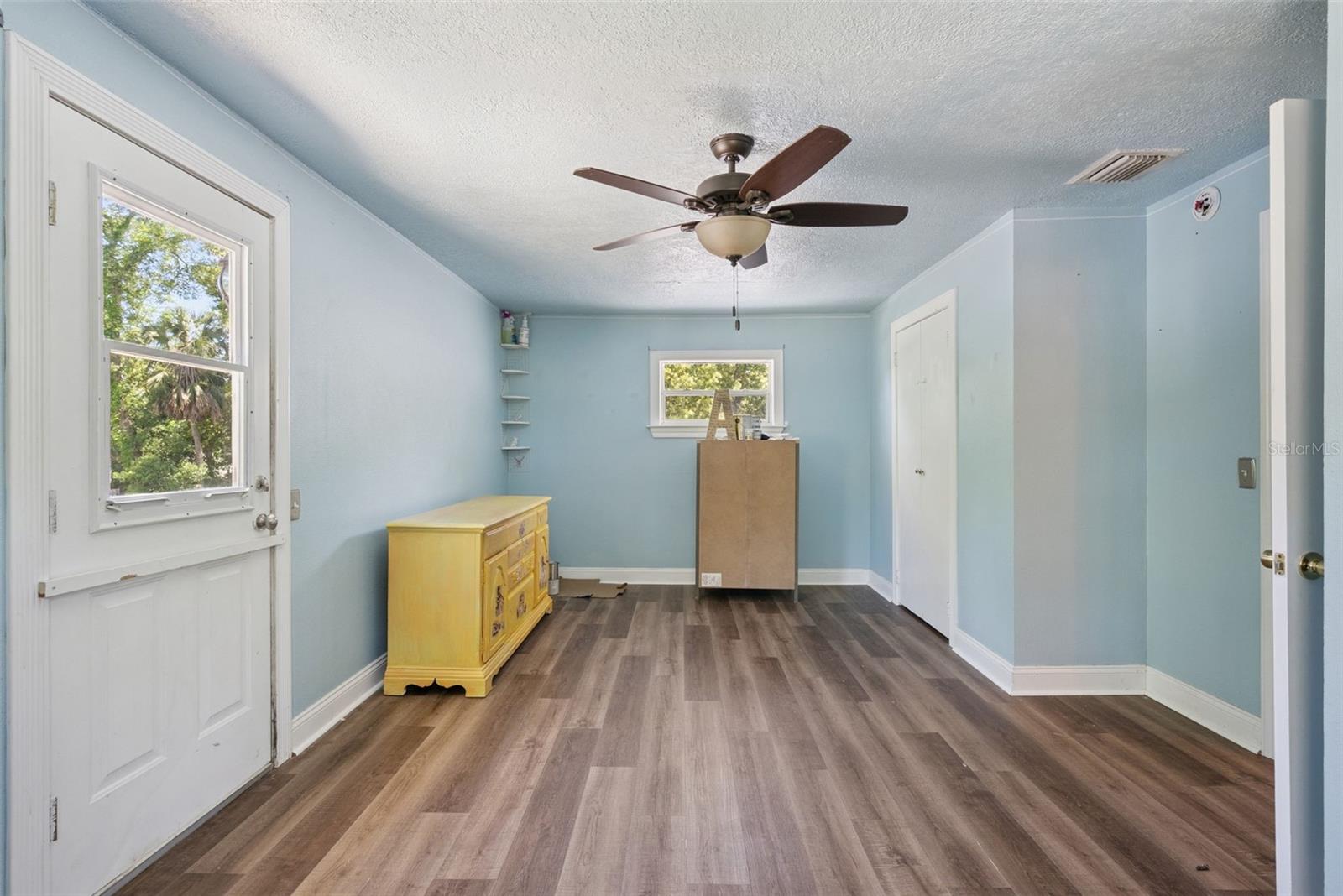 1048 N GRANDVIEW ST, MOUNT DORA, FL, 32757