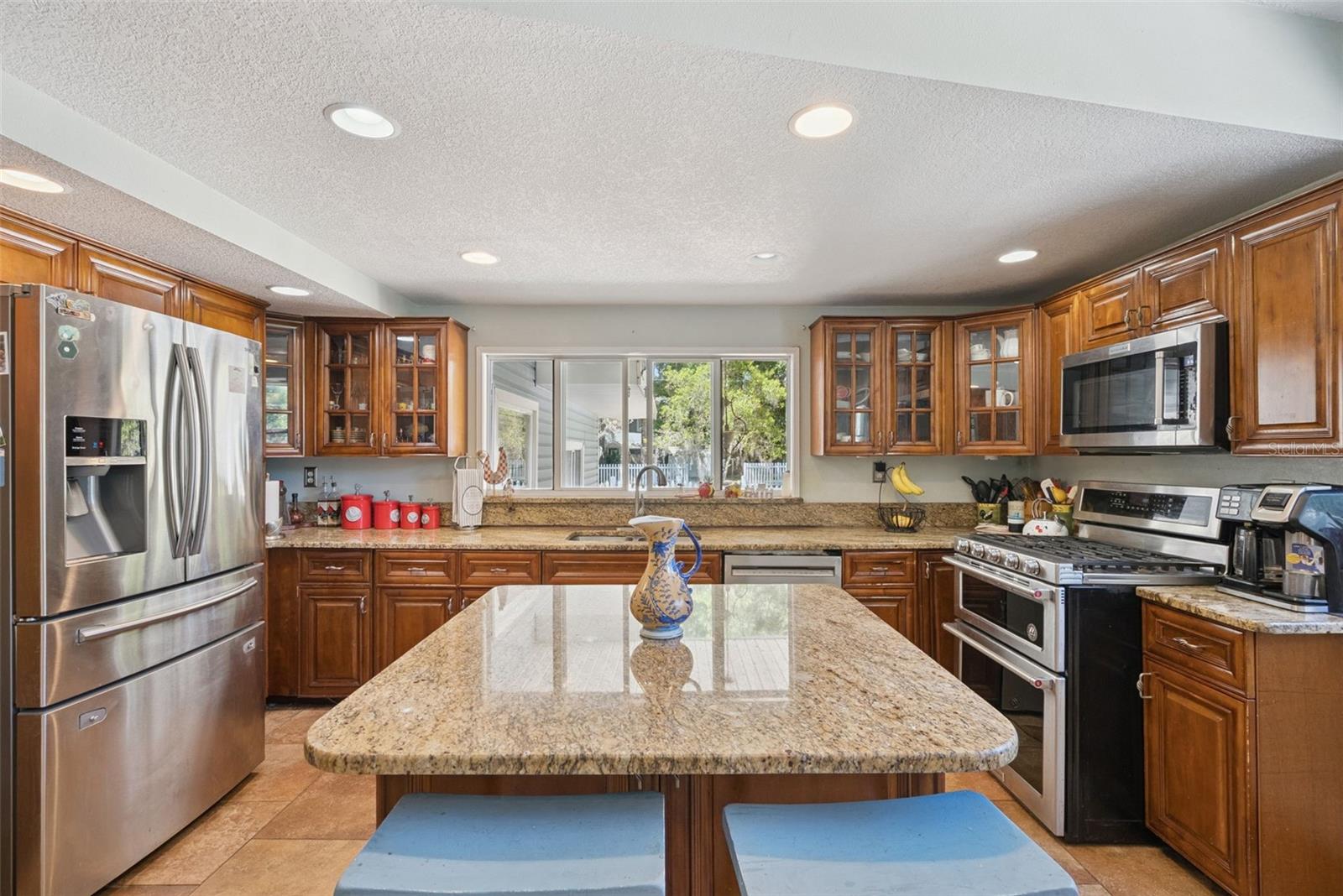 1048 N GRANDVIEW ST, MOUNT DORA, FL, 32757