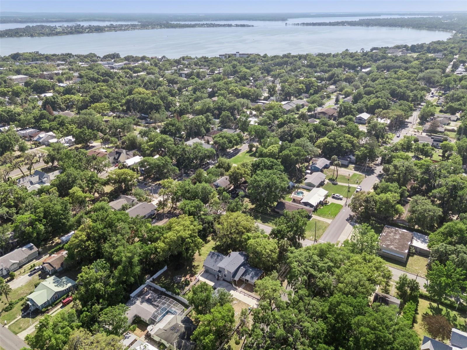 1048 N GRANDVIEW ST, MOUNT DORA, FL, 32757