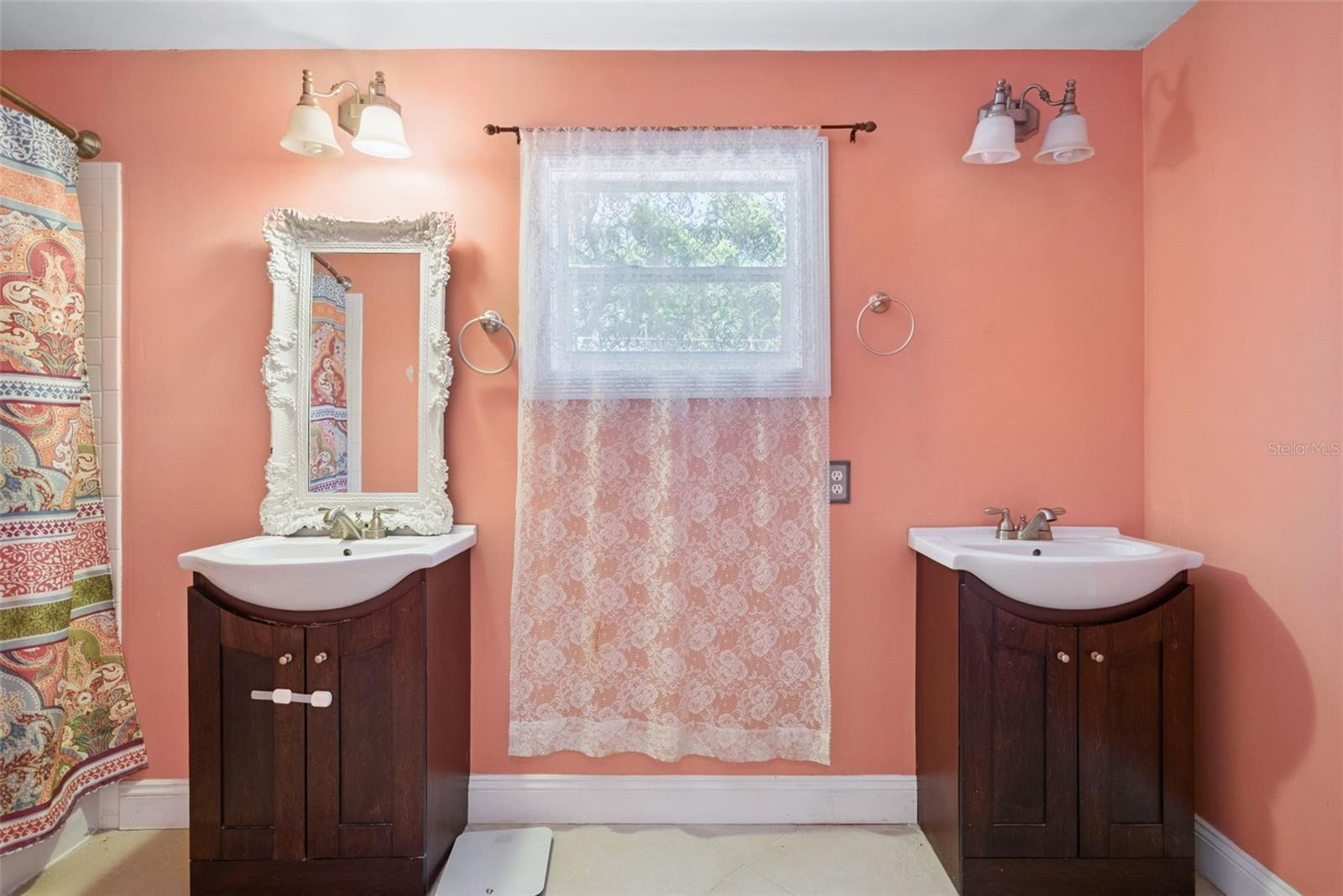 1048 N GRANDVIEW ST, MOUNT DORA, FL, 32757