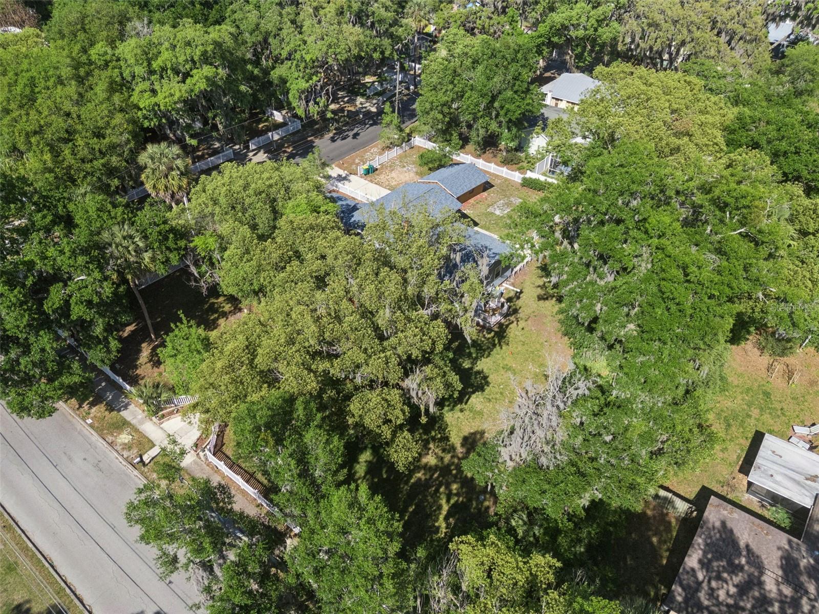 1048 N GRANDVIEW ST, MOUNT DORA, FL, 32757