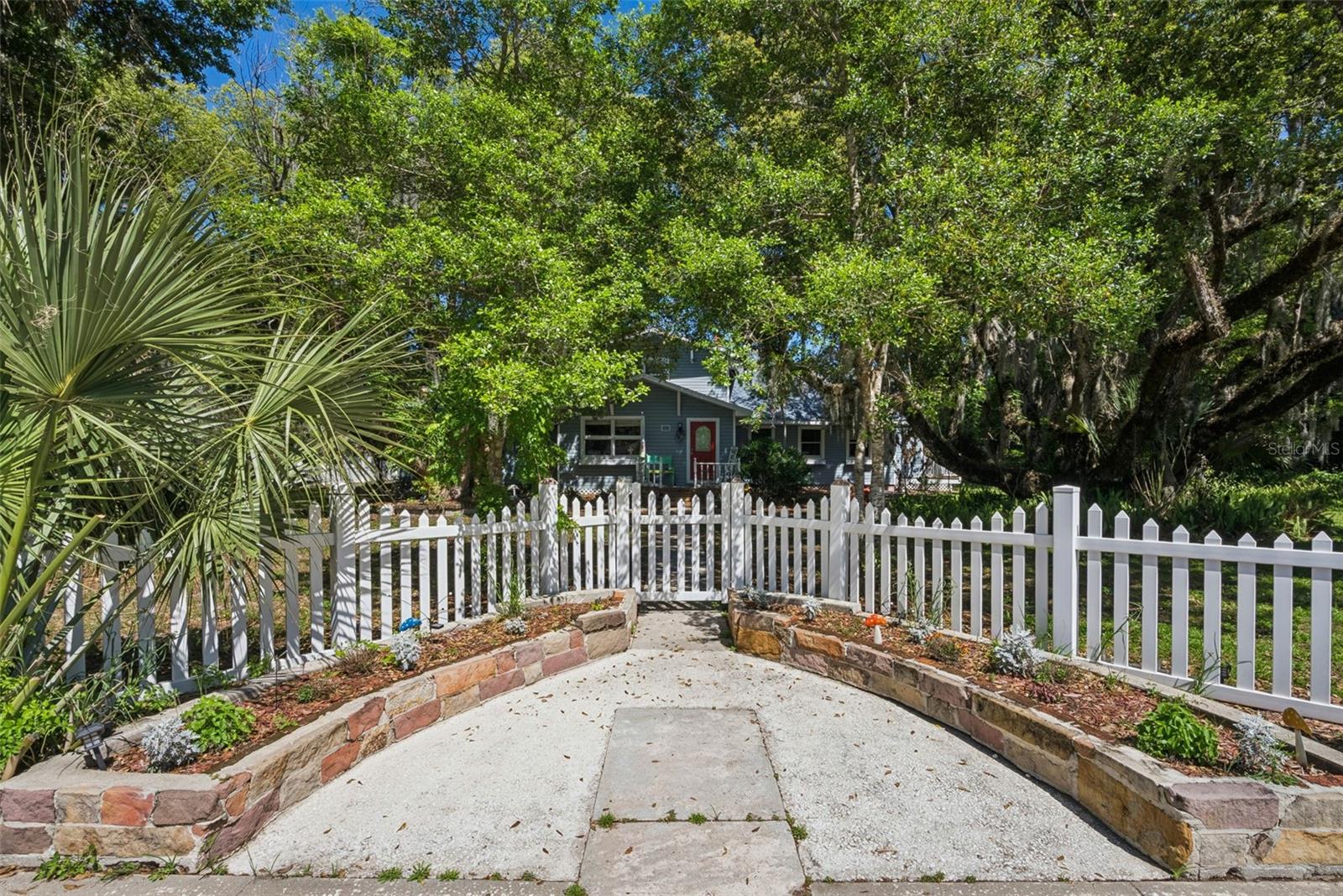 1048 N GRANDVIEW ST, MOUNT DORA, FL, 32757