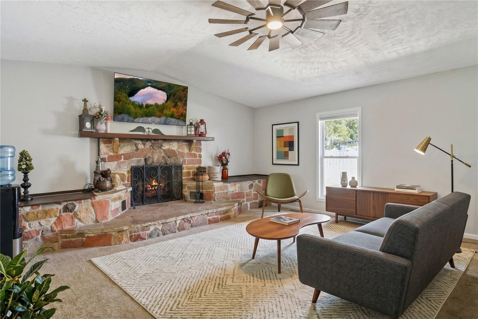 1048 N GRANDVIEW ST, MOUNT DORA, FL, 32757