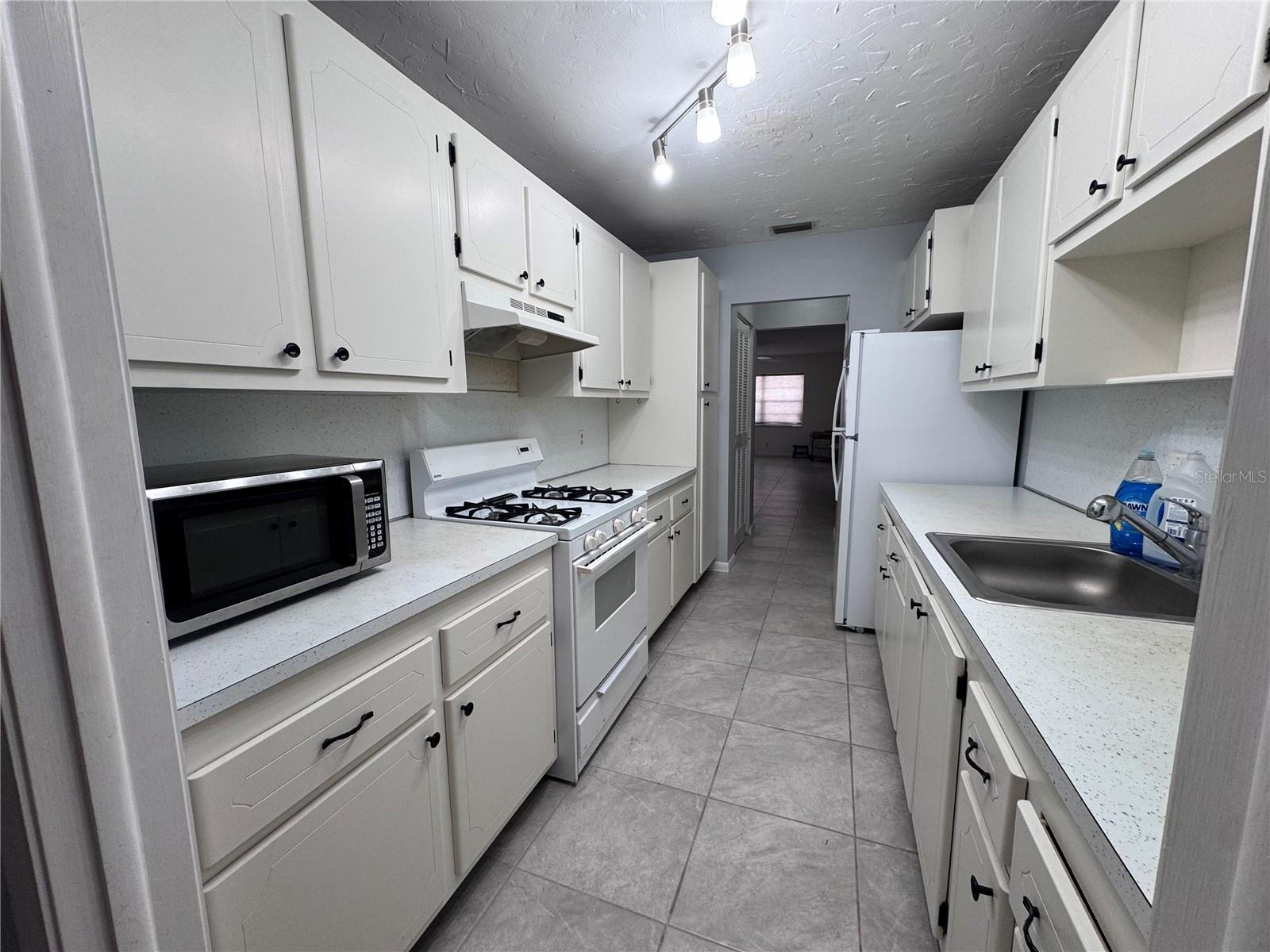 100 EL CAMINO DR #111, WINTER HAVEN, FL, 33884