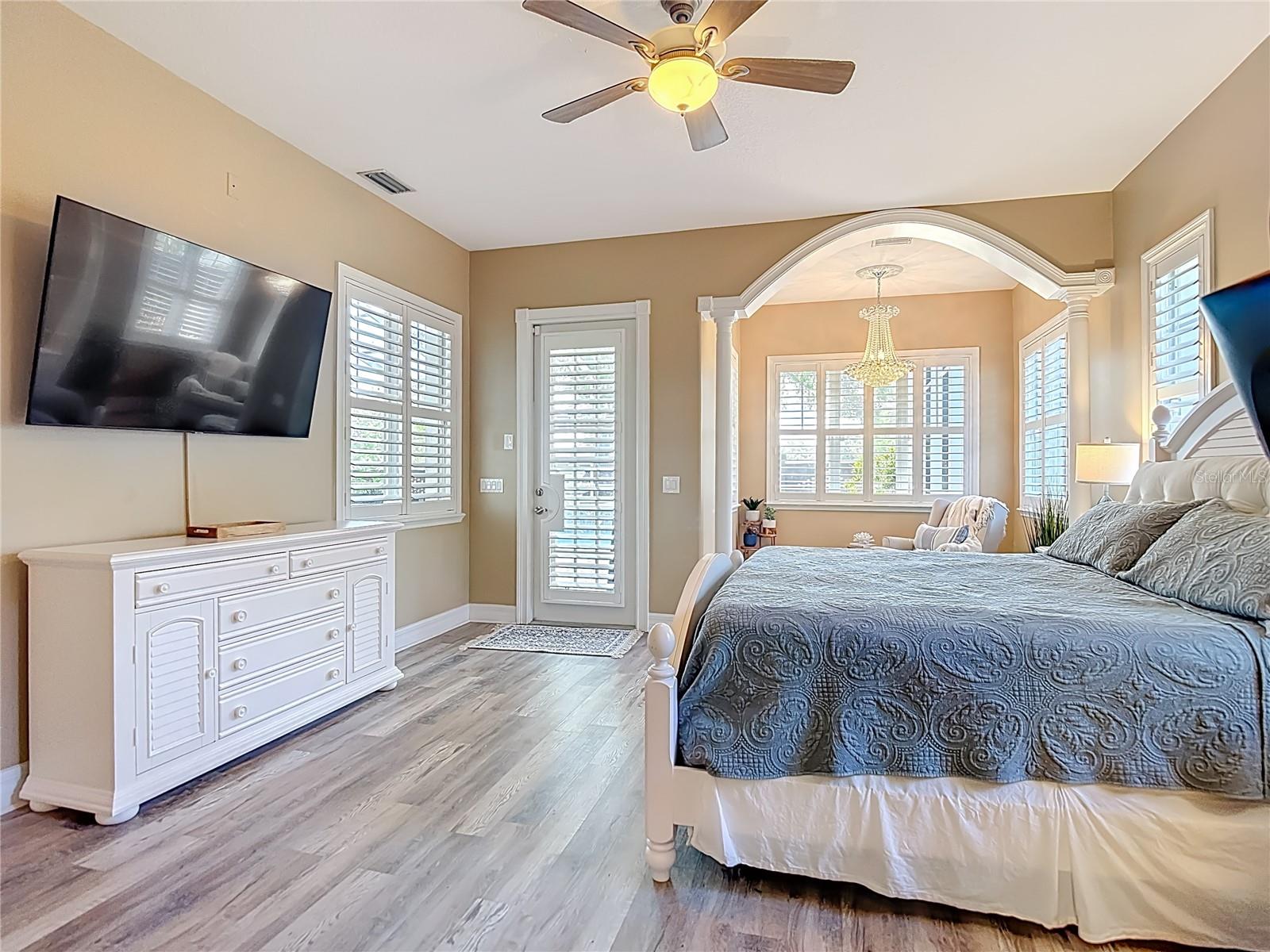 2425 VALRICO FOREST DR, VALRICO, FL, 33594