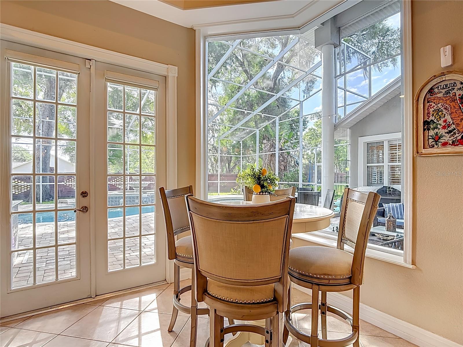 2425 VALRICO FOREST DR, VALRICO, FL, 33594