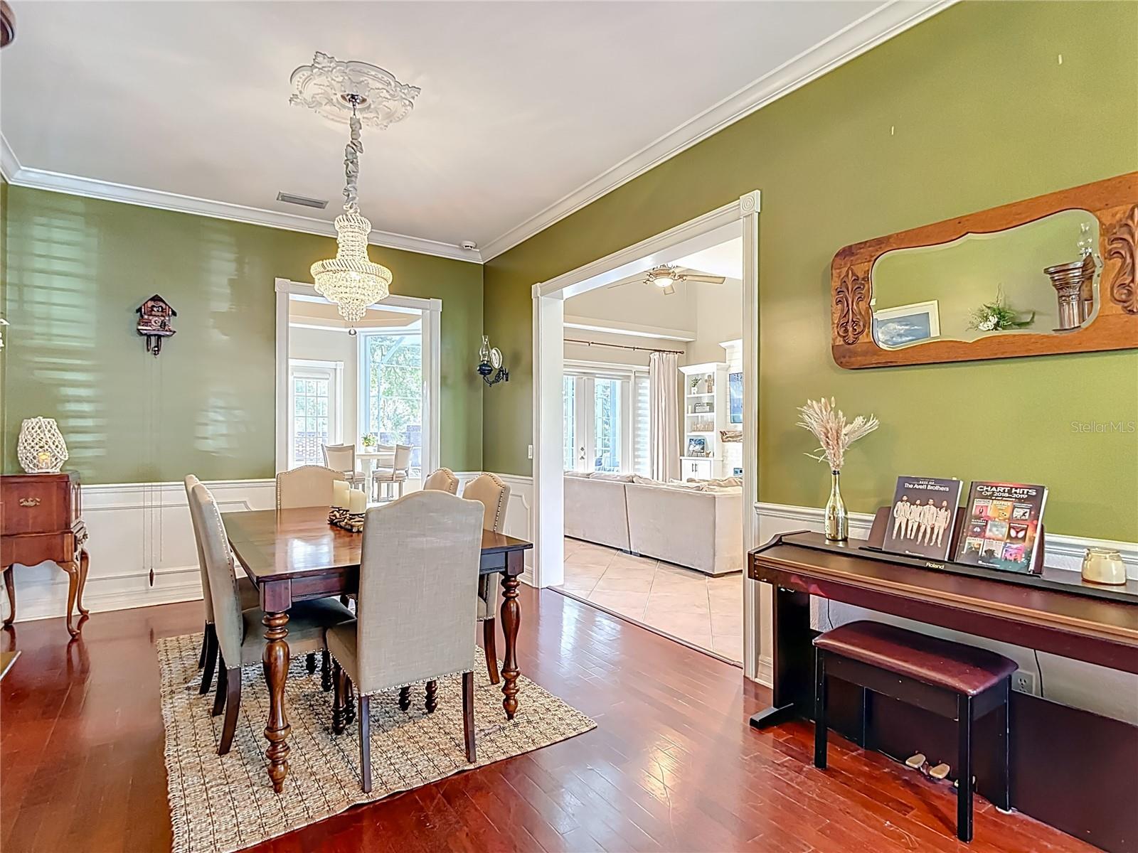 2425 VALRICO FOREST DR, VALRICO, FL, 33594