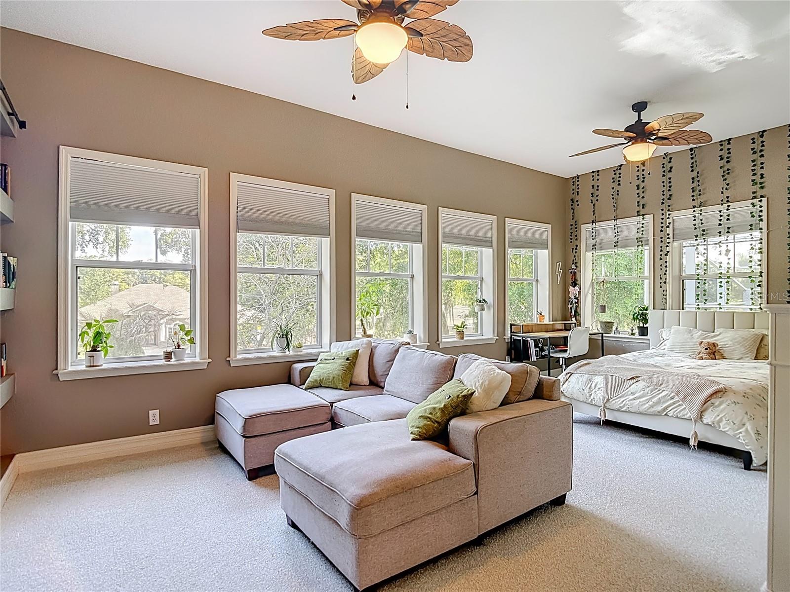 2425 VALRICO FOREST DR, VALRICO, FL, 33594