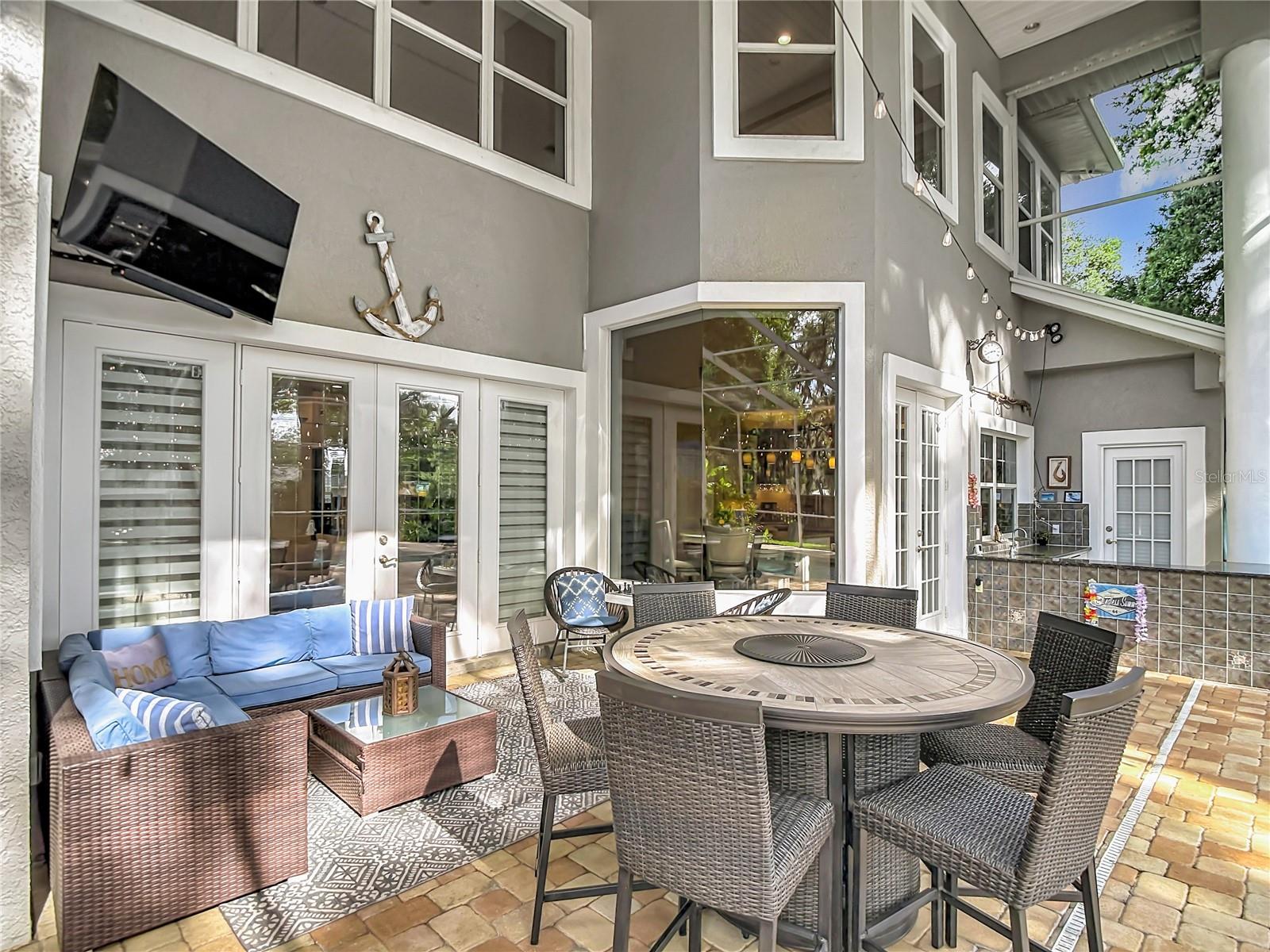 2425 VALRICO FOREST DR, VALRICO, FL, 33594