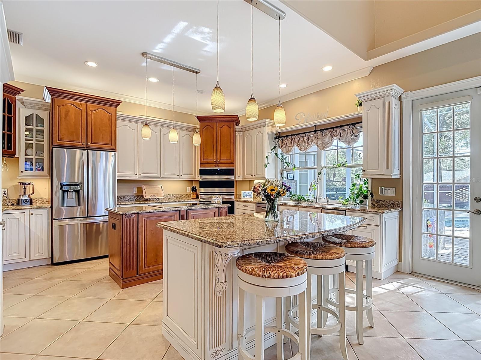 2425 VALRICO FOREST DR, VALRICO, FL, 33594