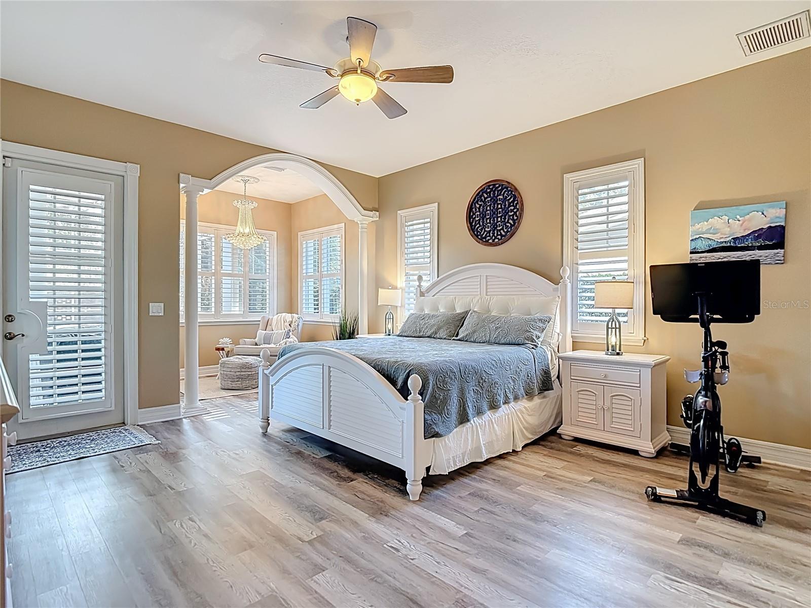 2425 VALRICO FOREST DR, VALRICO, FL, 33594