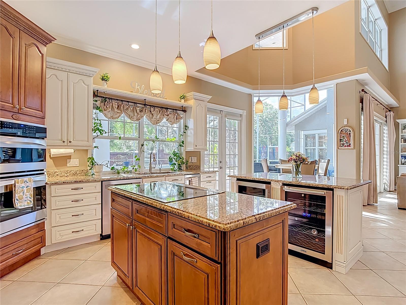 2425 VALRICO FOREST DR, VALRICO, FL, 33594