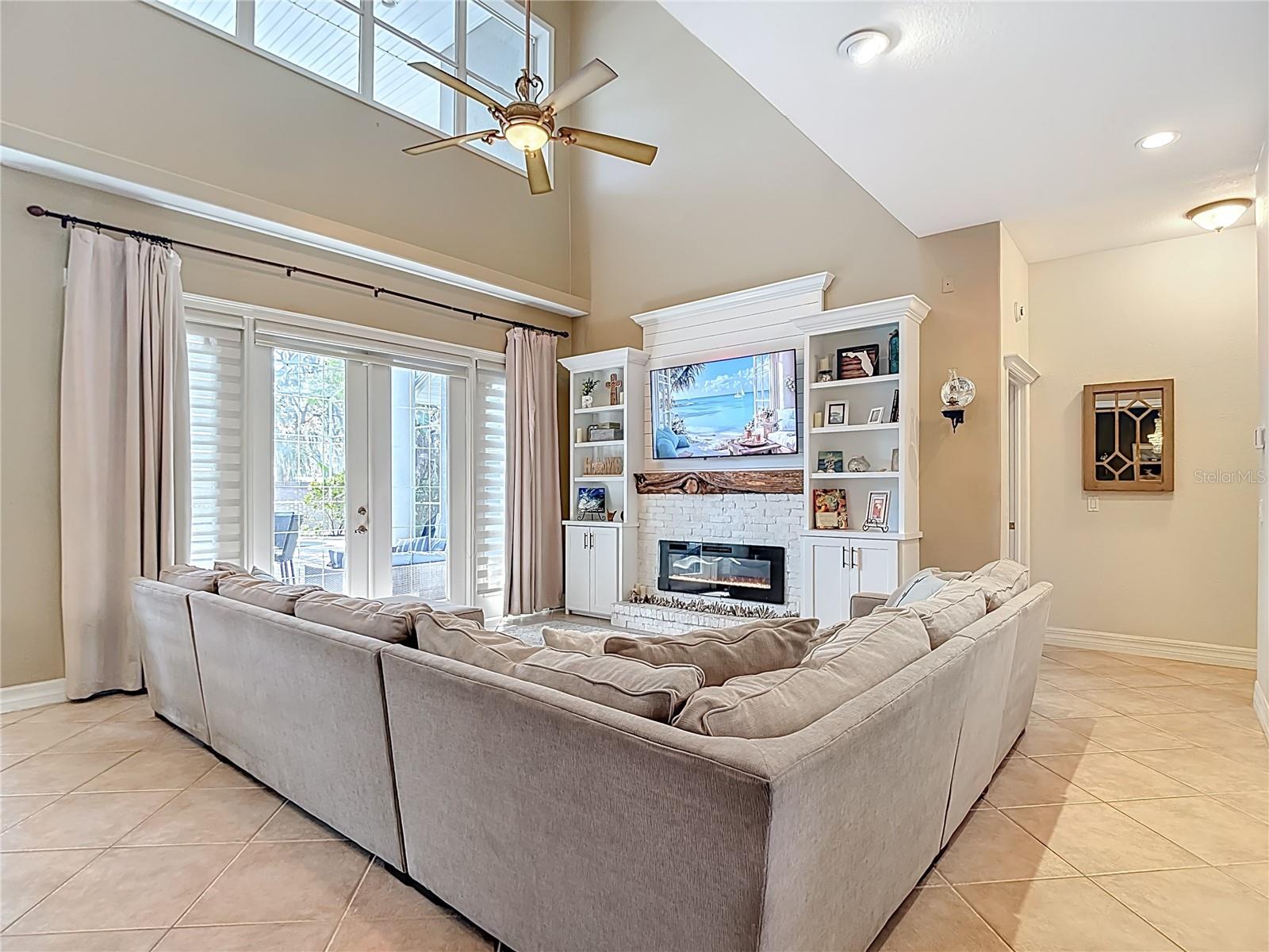 2425 VALRICO FOREST DR, VALRICO, FL, 33594