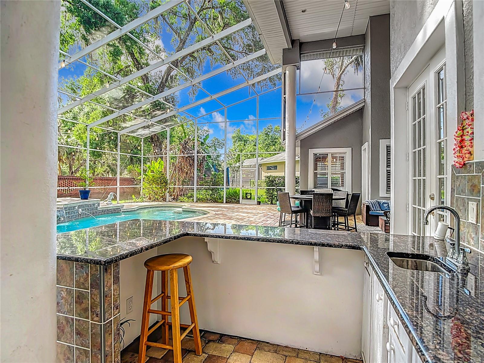 2425 VALRICO FOREST DR, VALRICO, FL, 33594