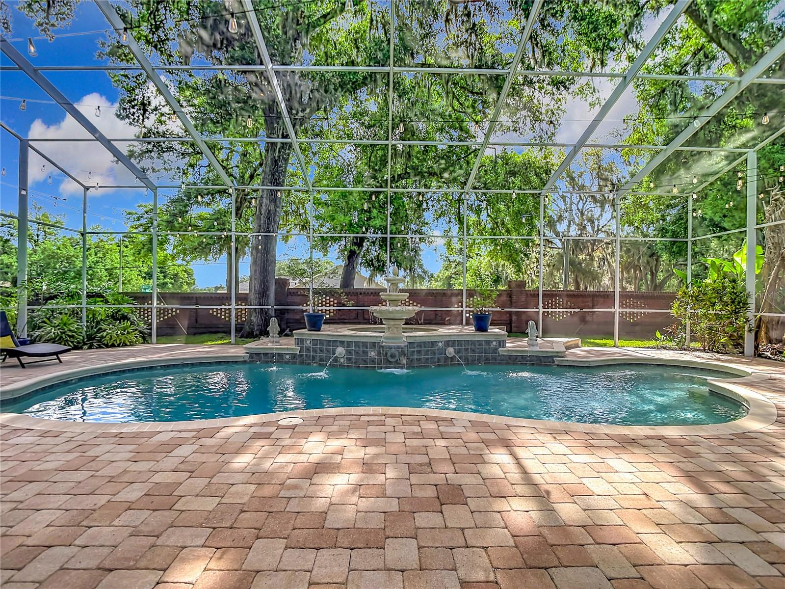 2425 VALRICO FOREST DR, VALRICO, FL, 33594