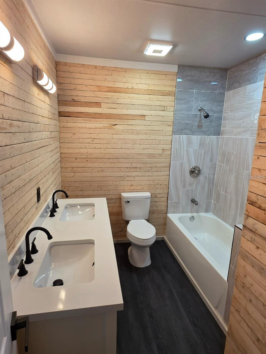 401 SW KEMP CT #Suite B, LAKE CITY, FL, 32024