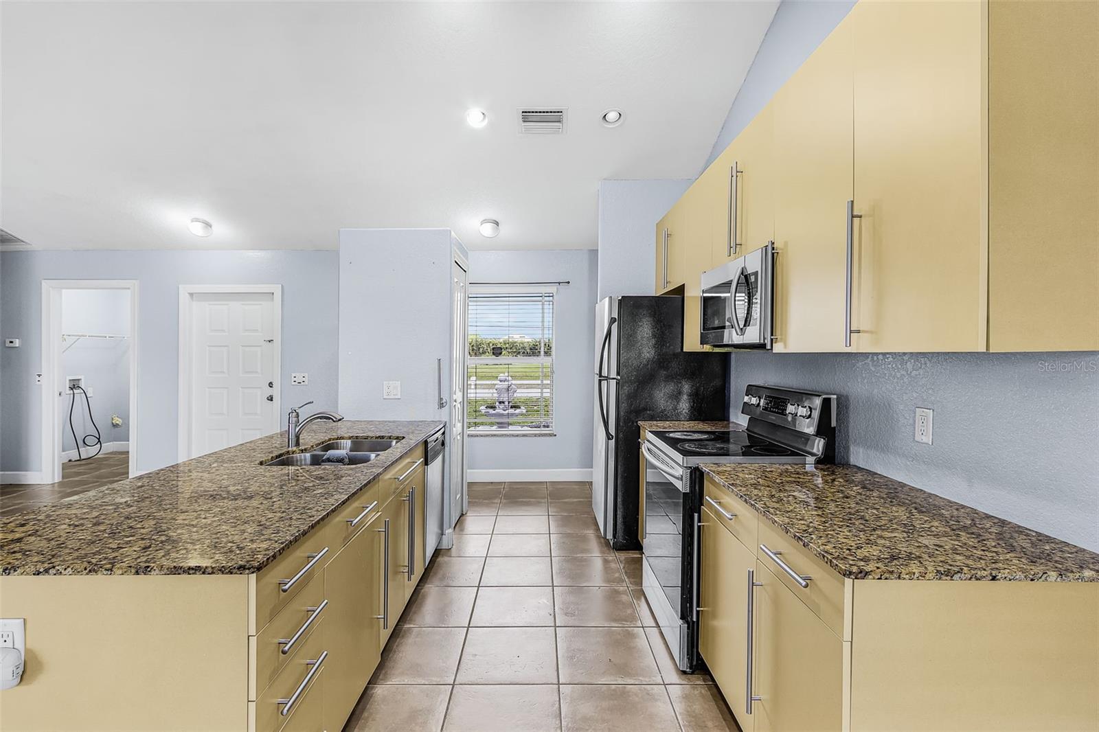 2442 EMBERS PKWY W, CAPE CORAL, FL, 33993