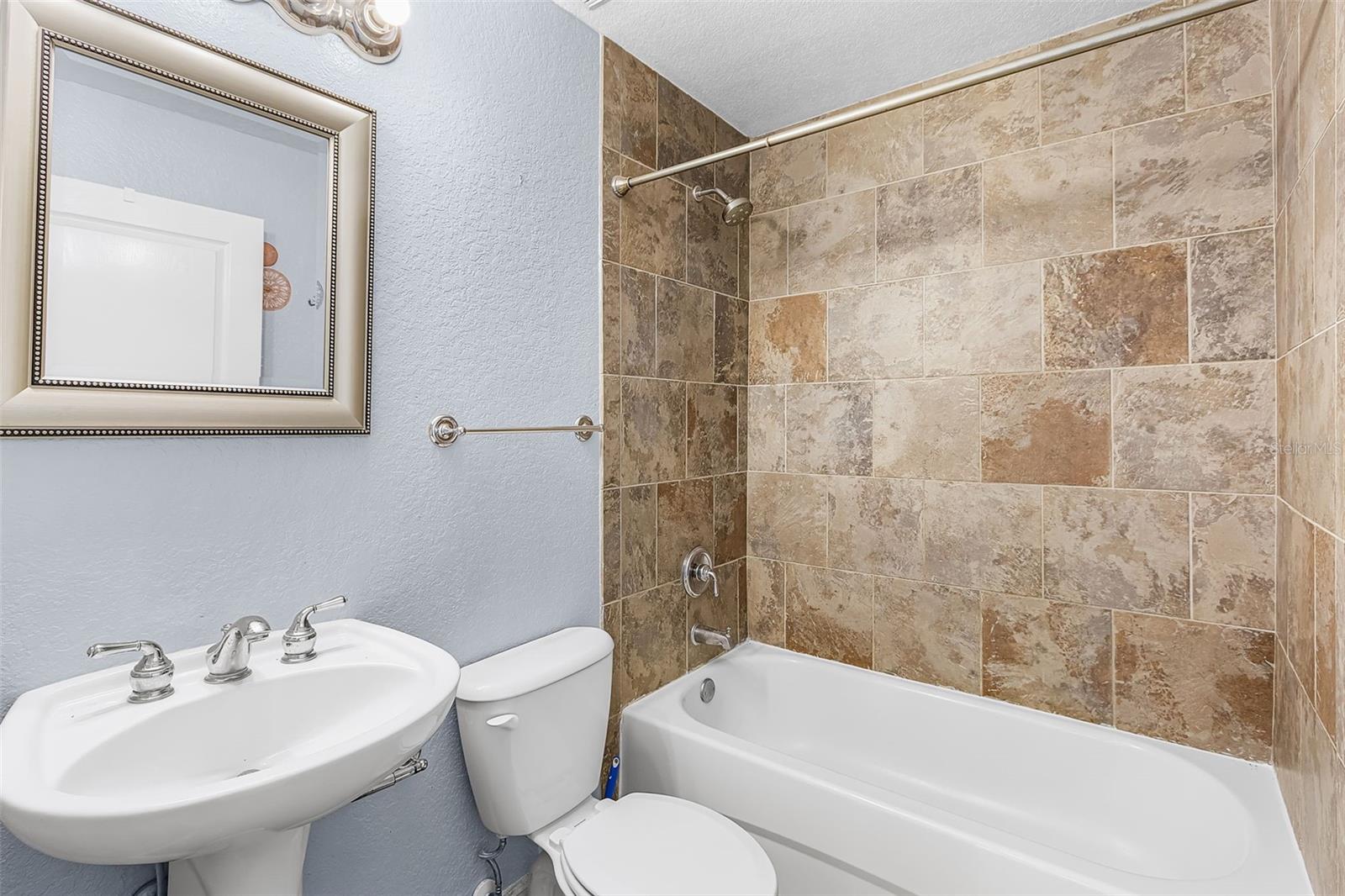 2442 EMBERS PKWY W, CAPE CORAL, FL, 33993