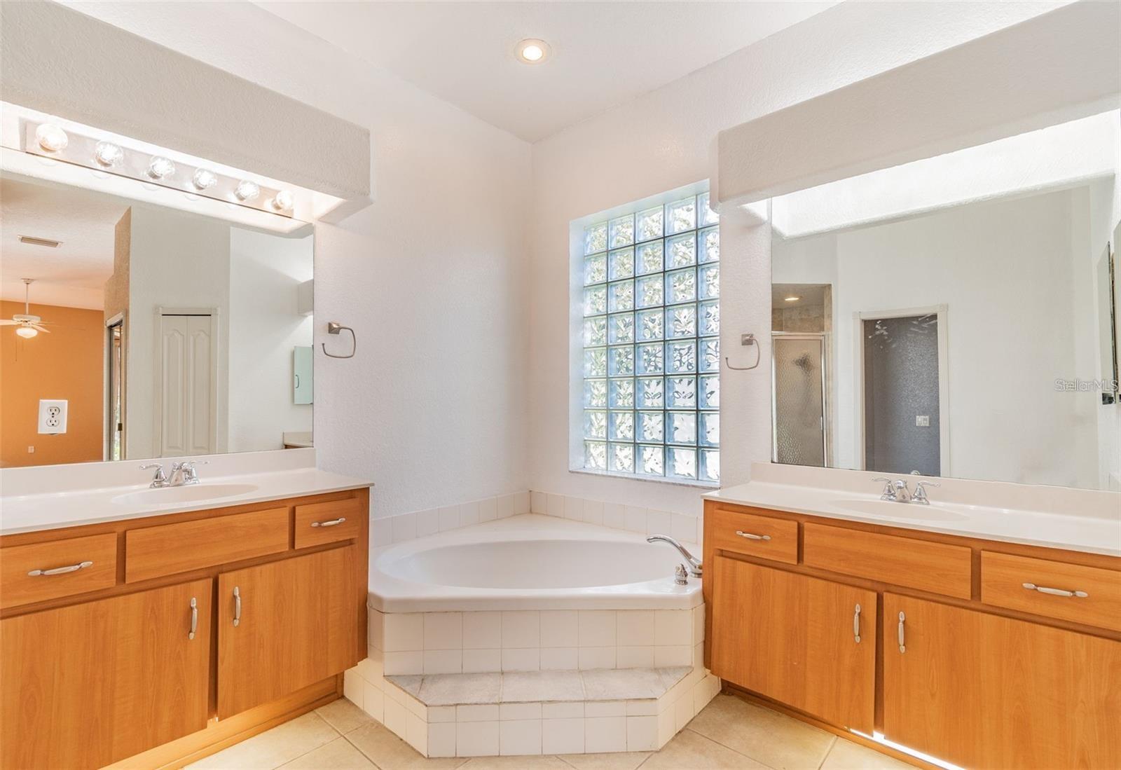 1936 TANGLEDVINE DR, WESLEY CHAPEL, FL, 33543