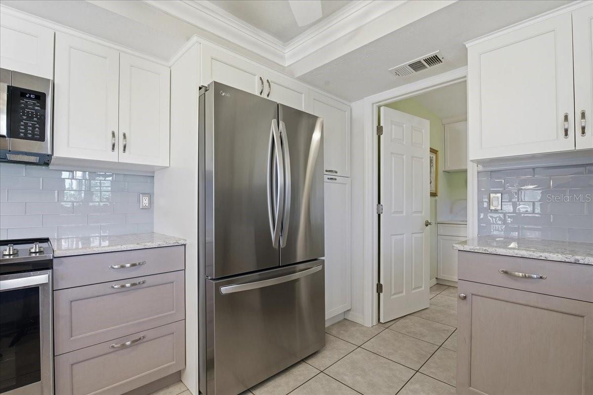 1231 BAYSHORE DR, ENGLEWOOD, FL, 34223