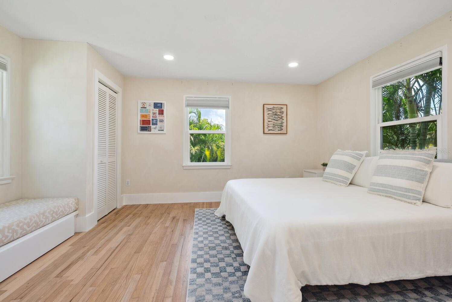 1931 HIGH POINT CIR, SARASOTA, FL, 34236