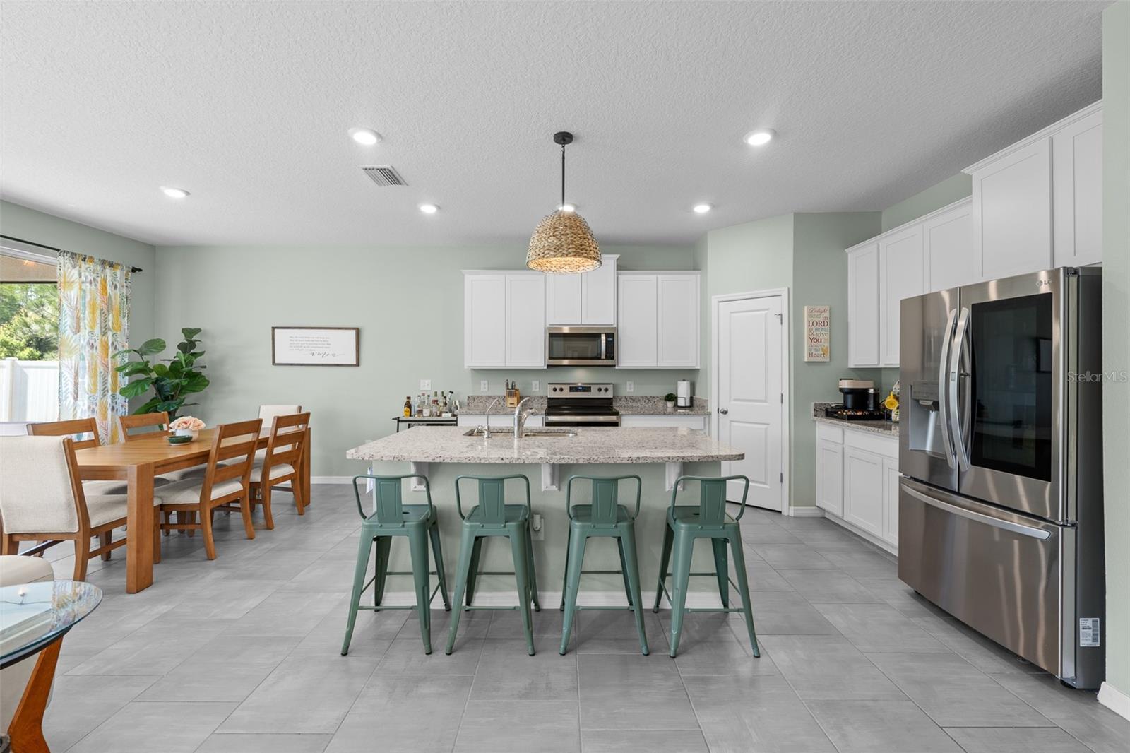 8693 BOWER BASS CIR, WESLEY CHAPEL, FL, 33545