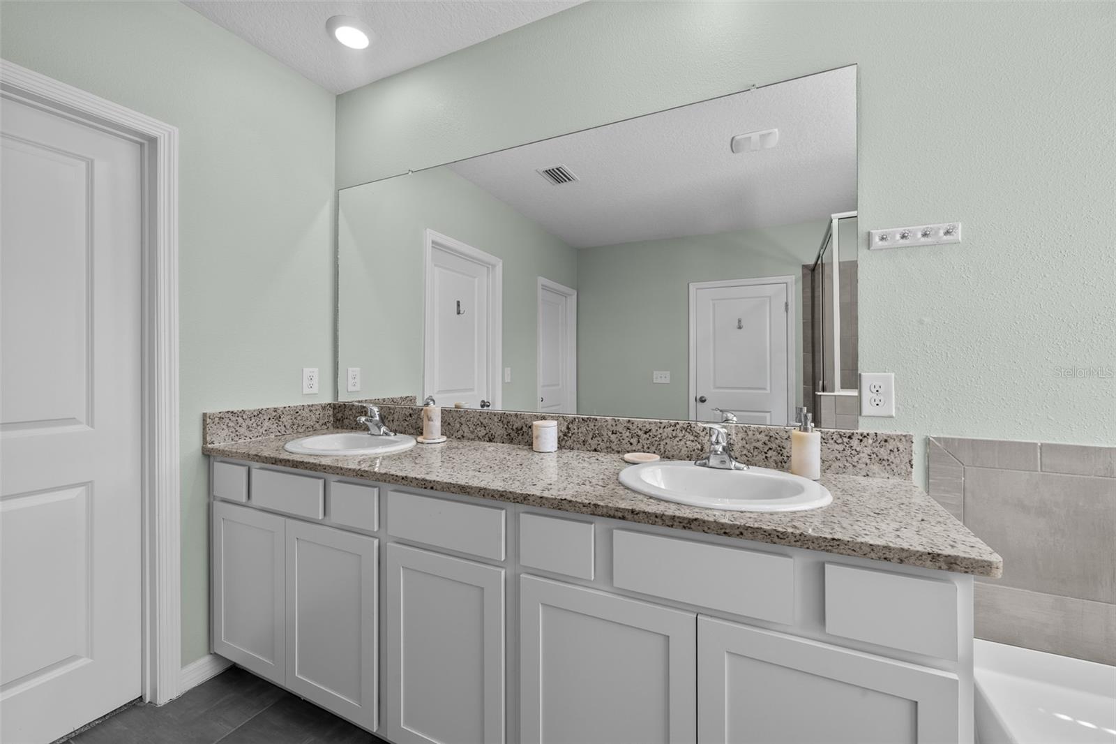 8693 BOWER BASS CIR, WESLEY CHAPEL, FL, 33545