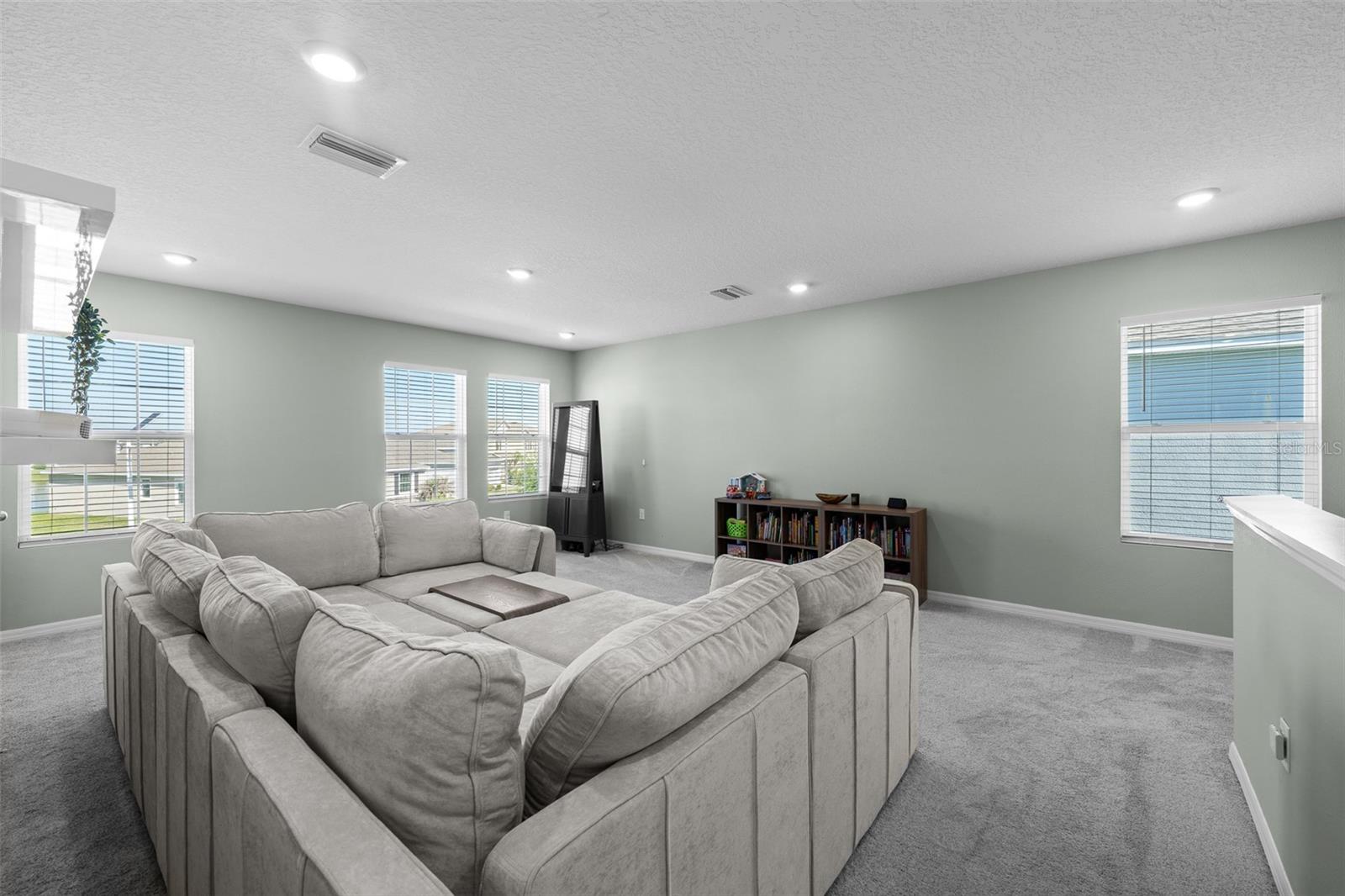 8693 BOWER BASS CIR, WESLEY CHAPEL, FL, 33545