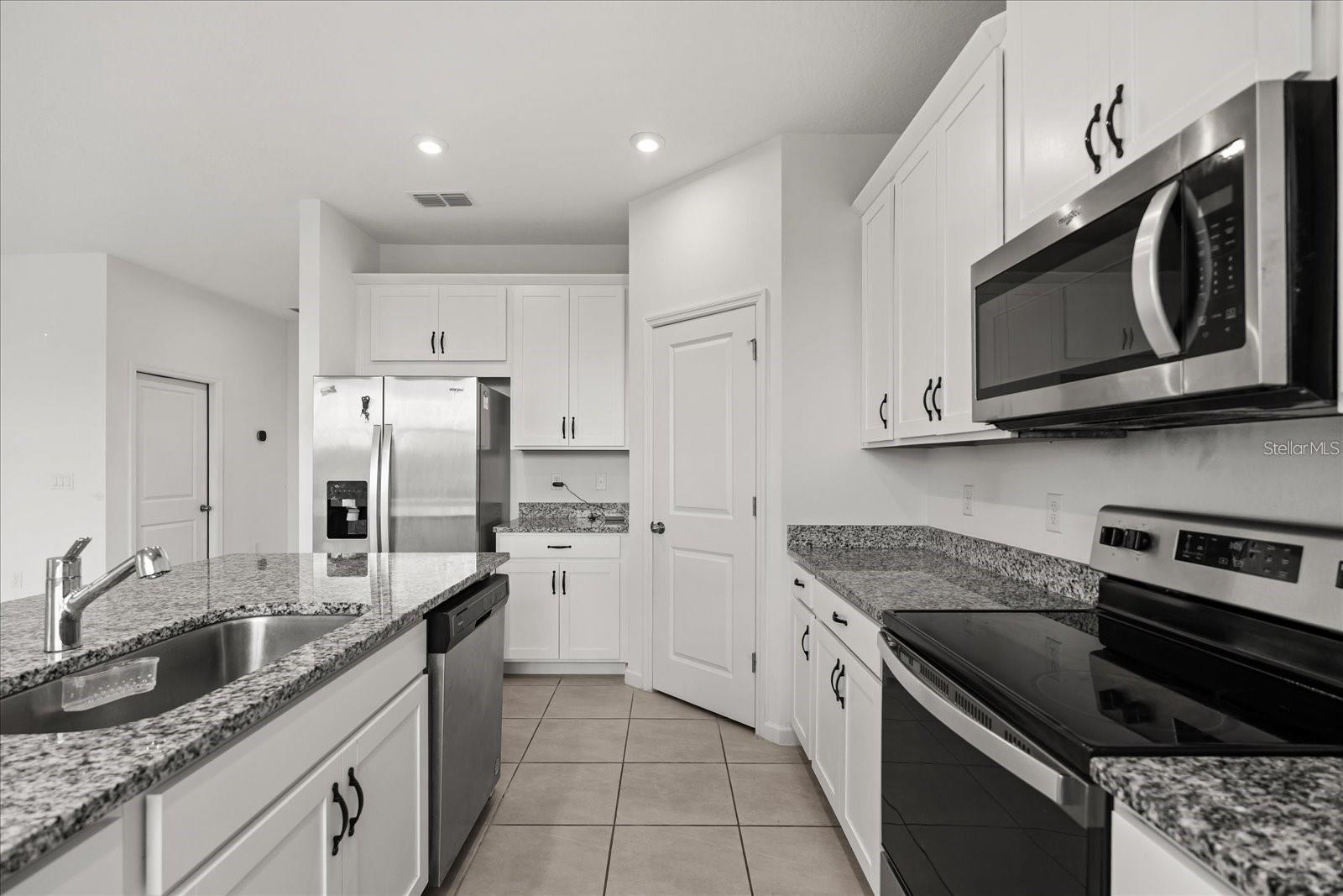 1051 LAKESHORE BREEZE PL, KISSIMMEE, FL, 34747