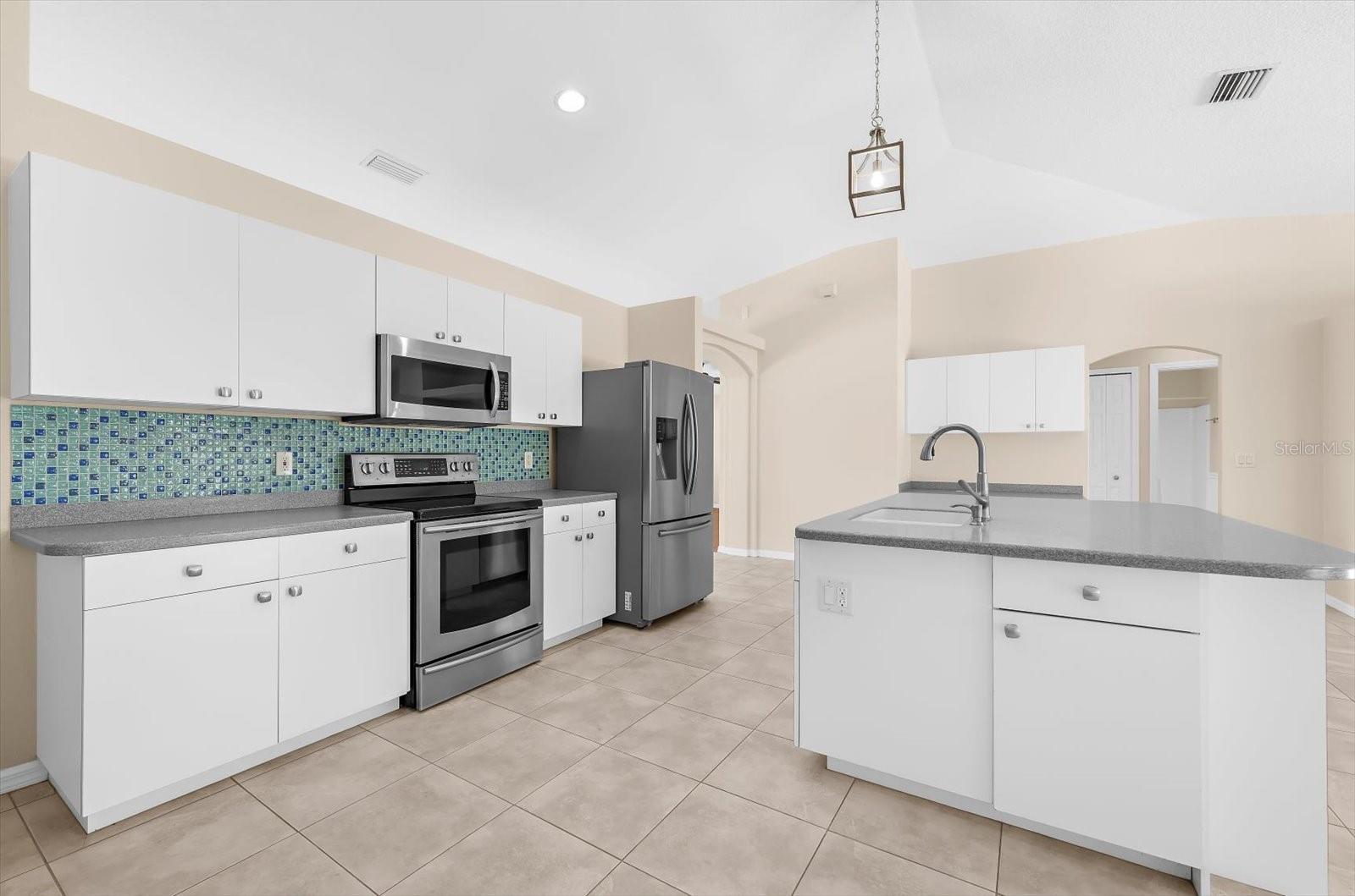 9660 MIAMI CIR, PORT CHARLOTTE, FL, 33981