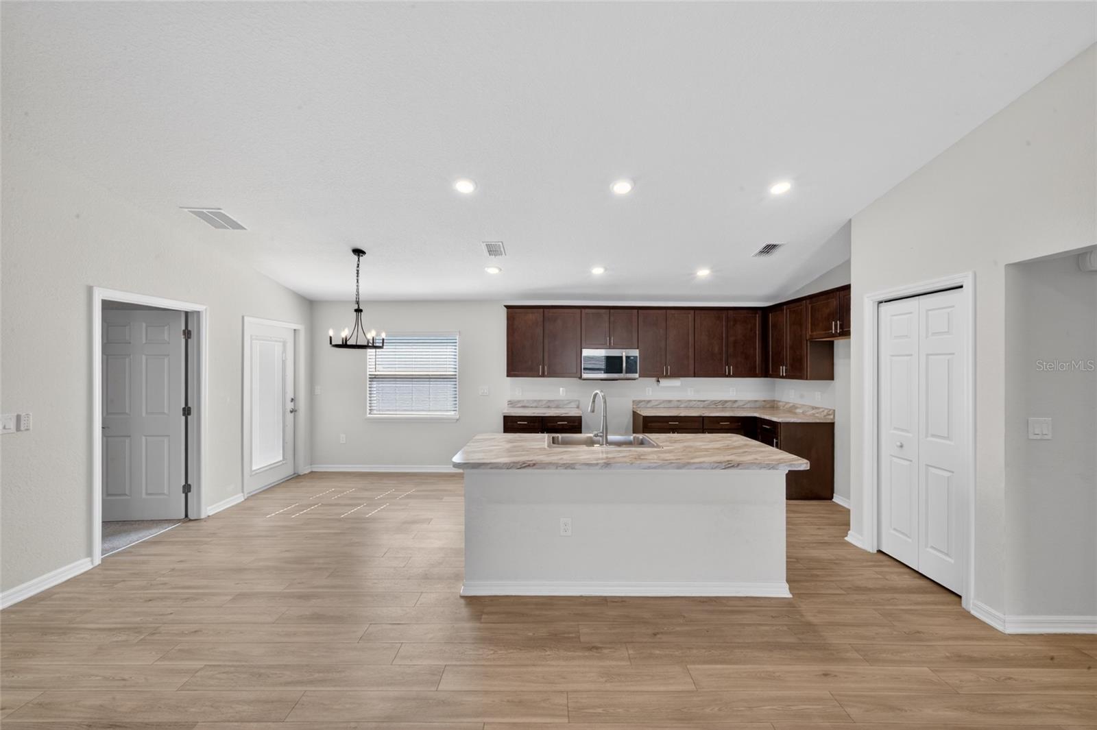 2024 NOBLE DR, DAVENPORT, FL, 33837