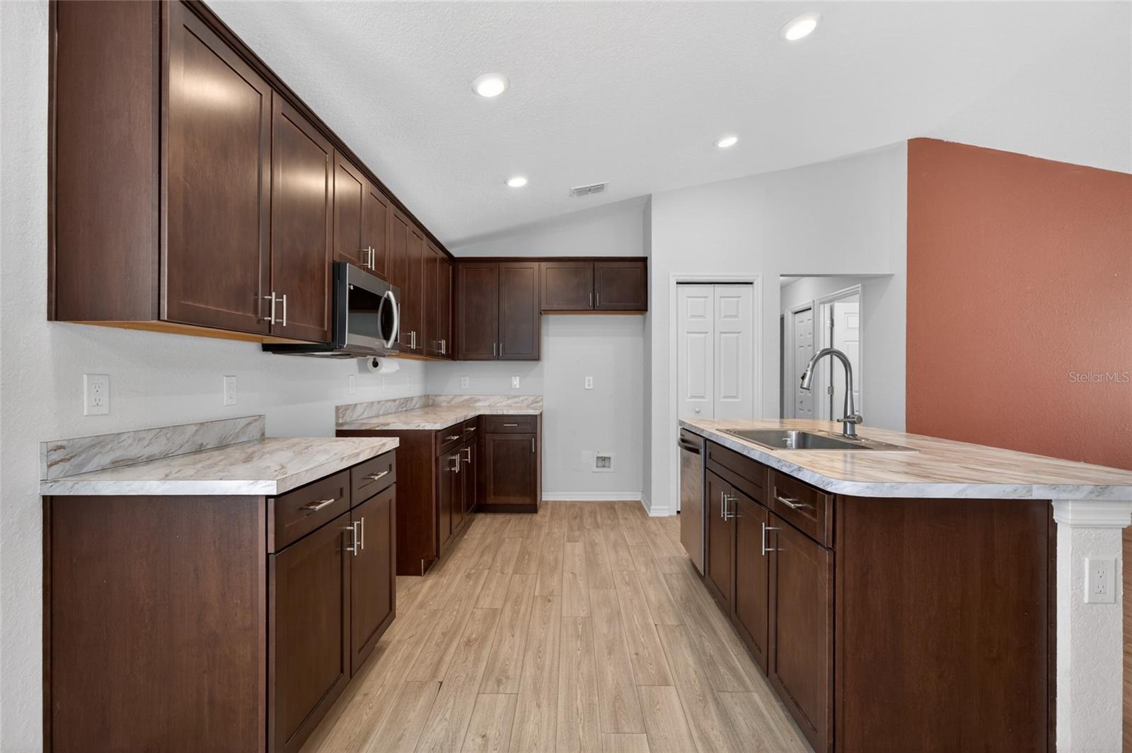 2024 NOBLE DR, DAVENPORT, FL, 33837