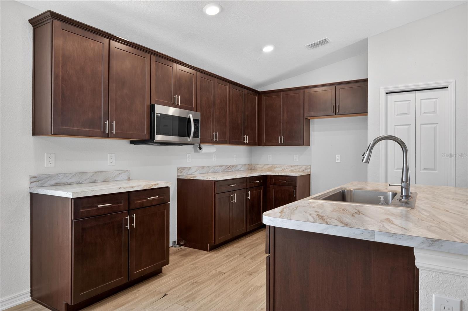 2024 NOBLE DR, DAVENPORT, FL, 33837