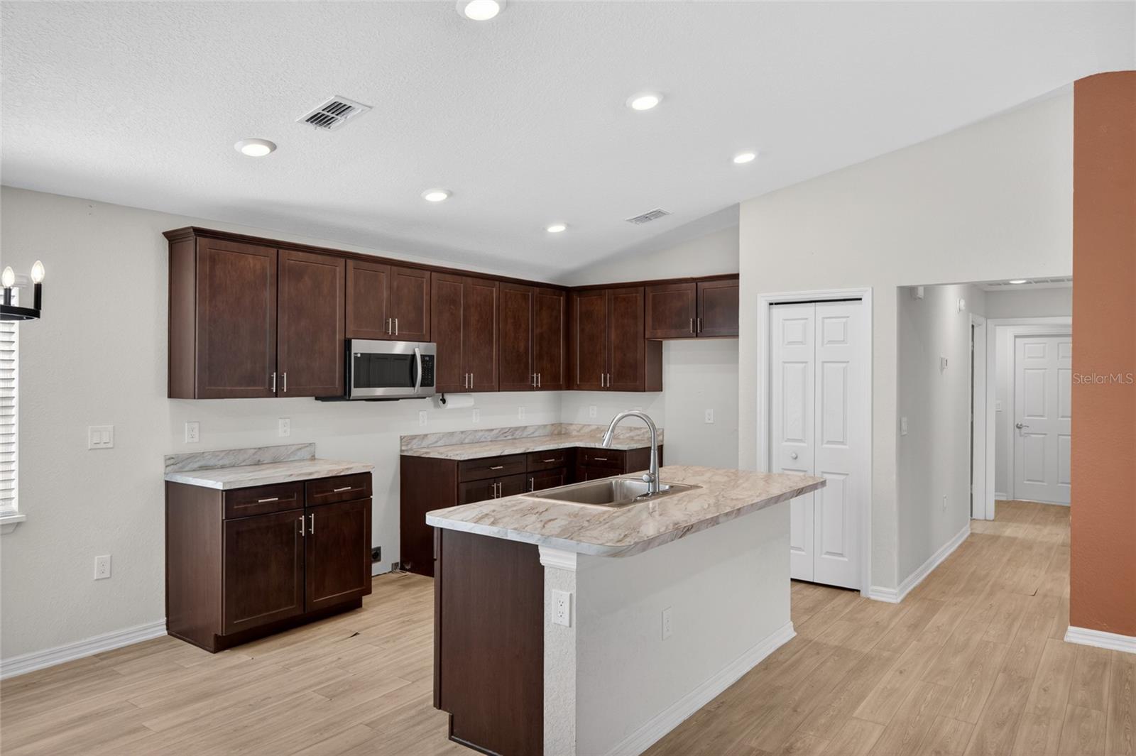 2024 NOBLE DR, DAVENPORT, FL, 33837