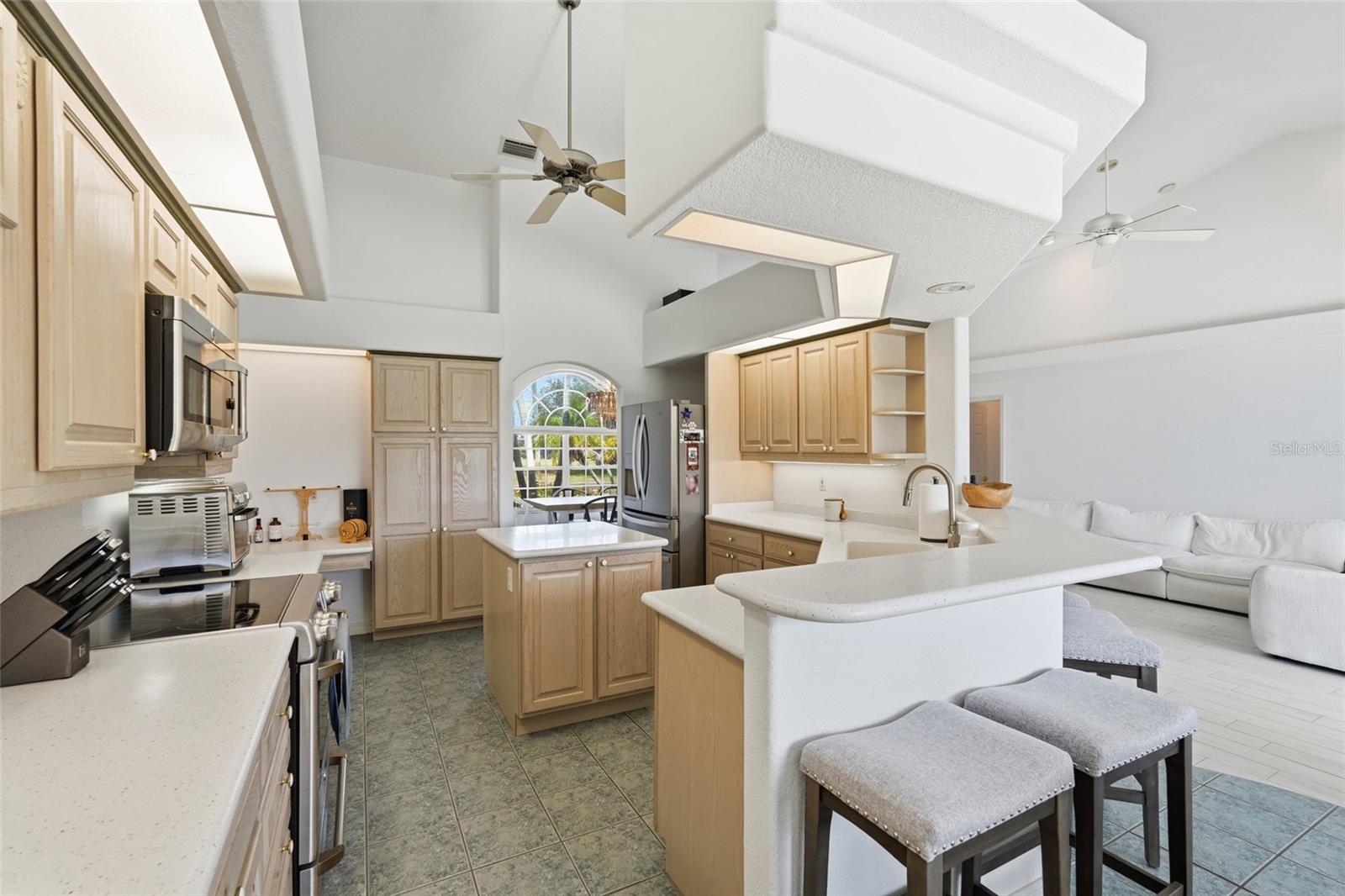 885 ROTONDA CIR, ROTONDA WEST, FL, 33947