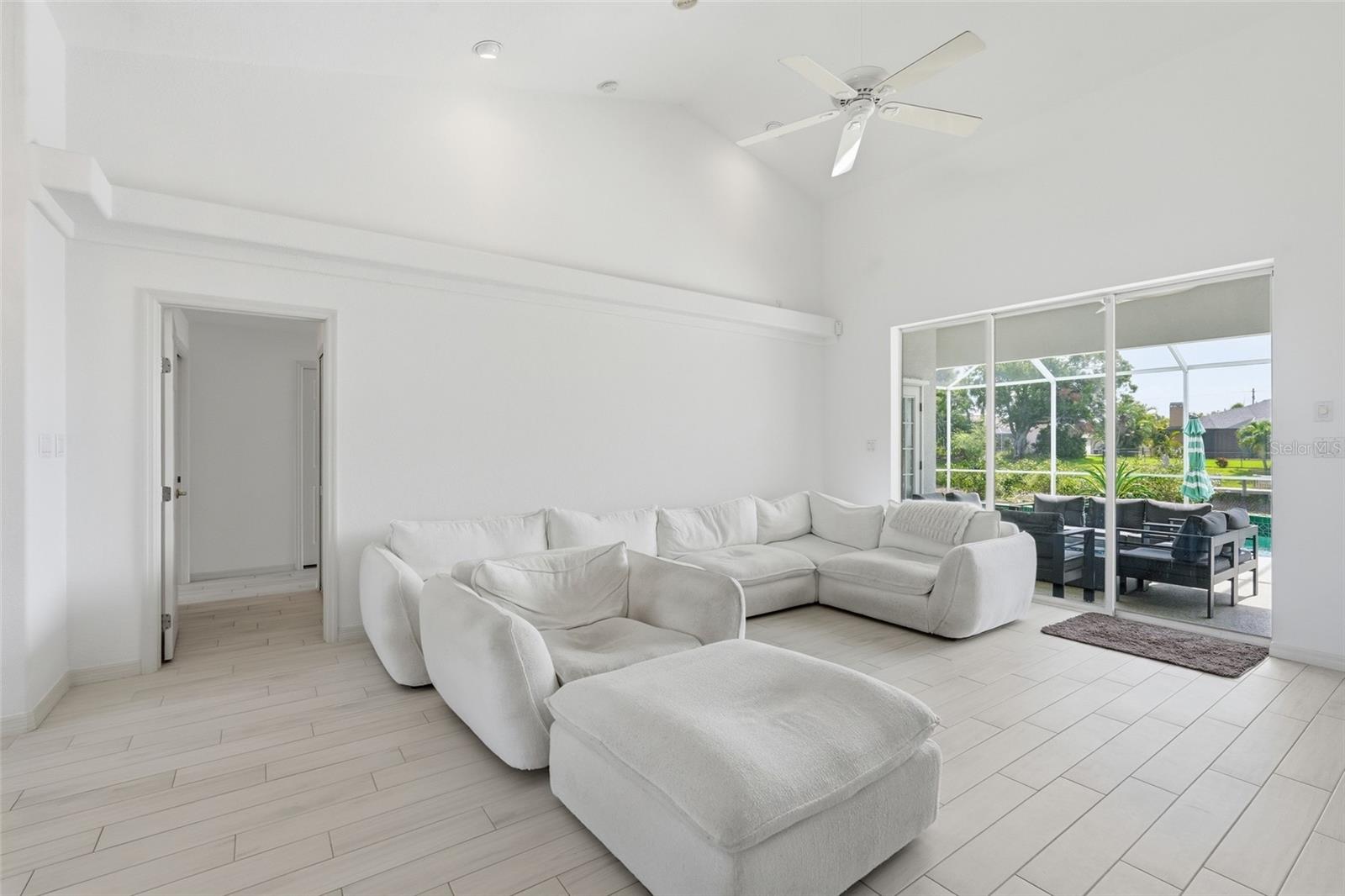 885 ROTONDA CIR, ROTONDA WEST, FL, 33947
