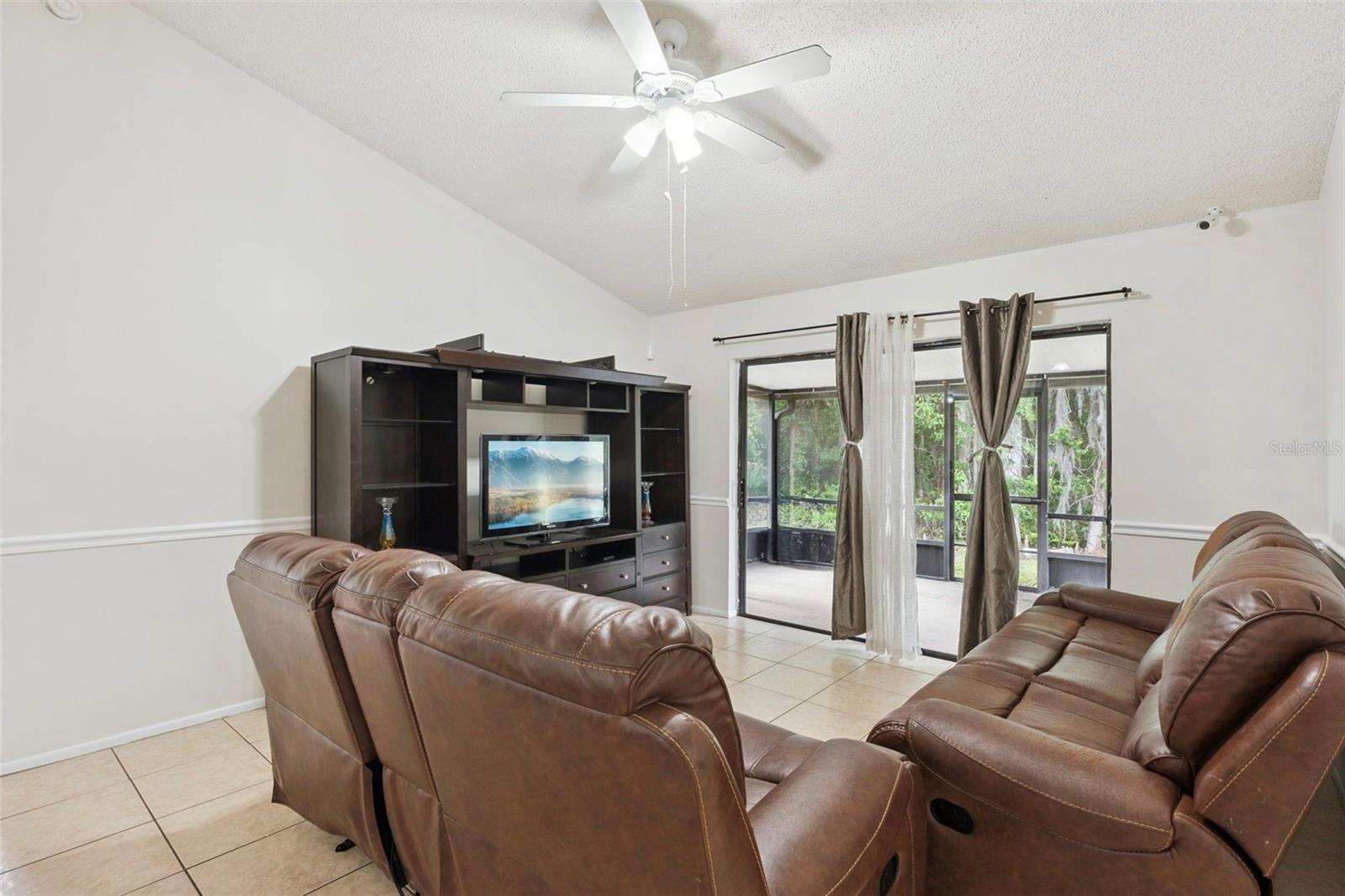 932 OCALA WOODS LN, ORLANDO, FL, 32824