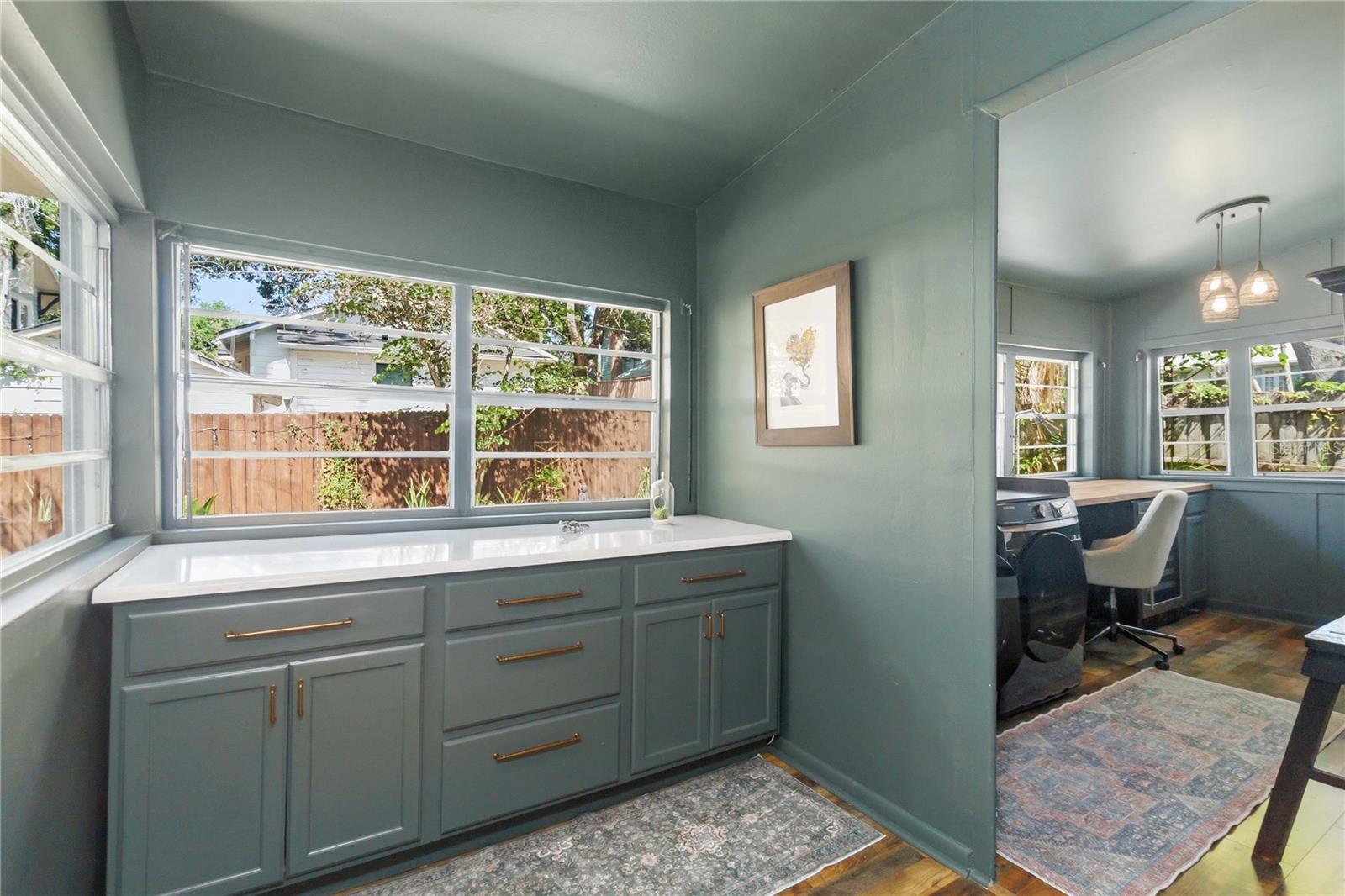 122 N MILLS AVE, ORLANDO, FL, 32801