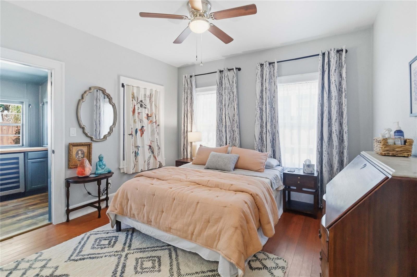 122 N MILLS AVE, ORLANDO, FL, 32801