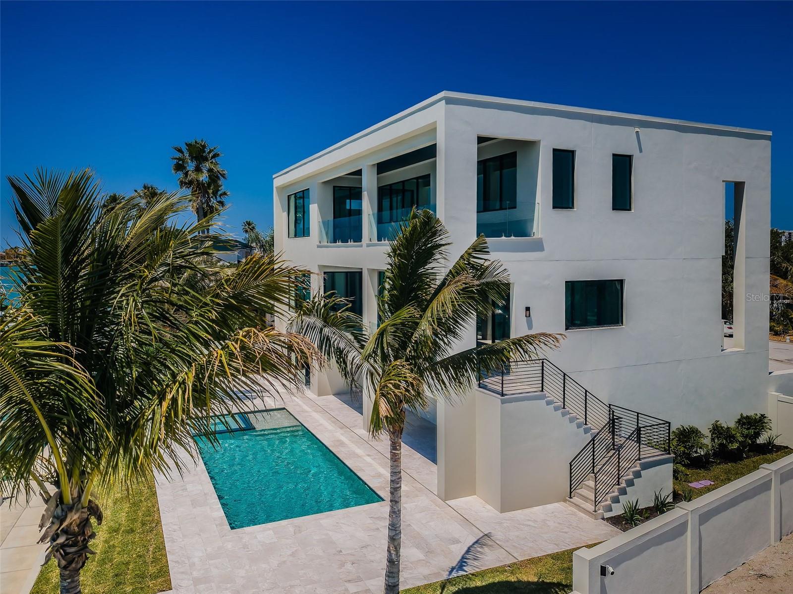 236 HOWARD DR, BELLEAIR BEACH, FL, 33786