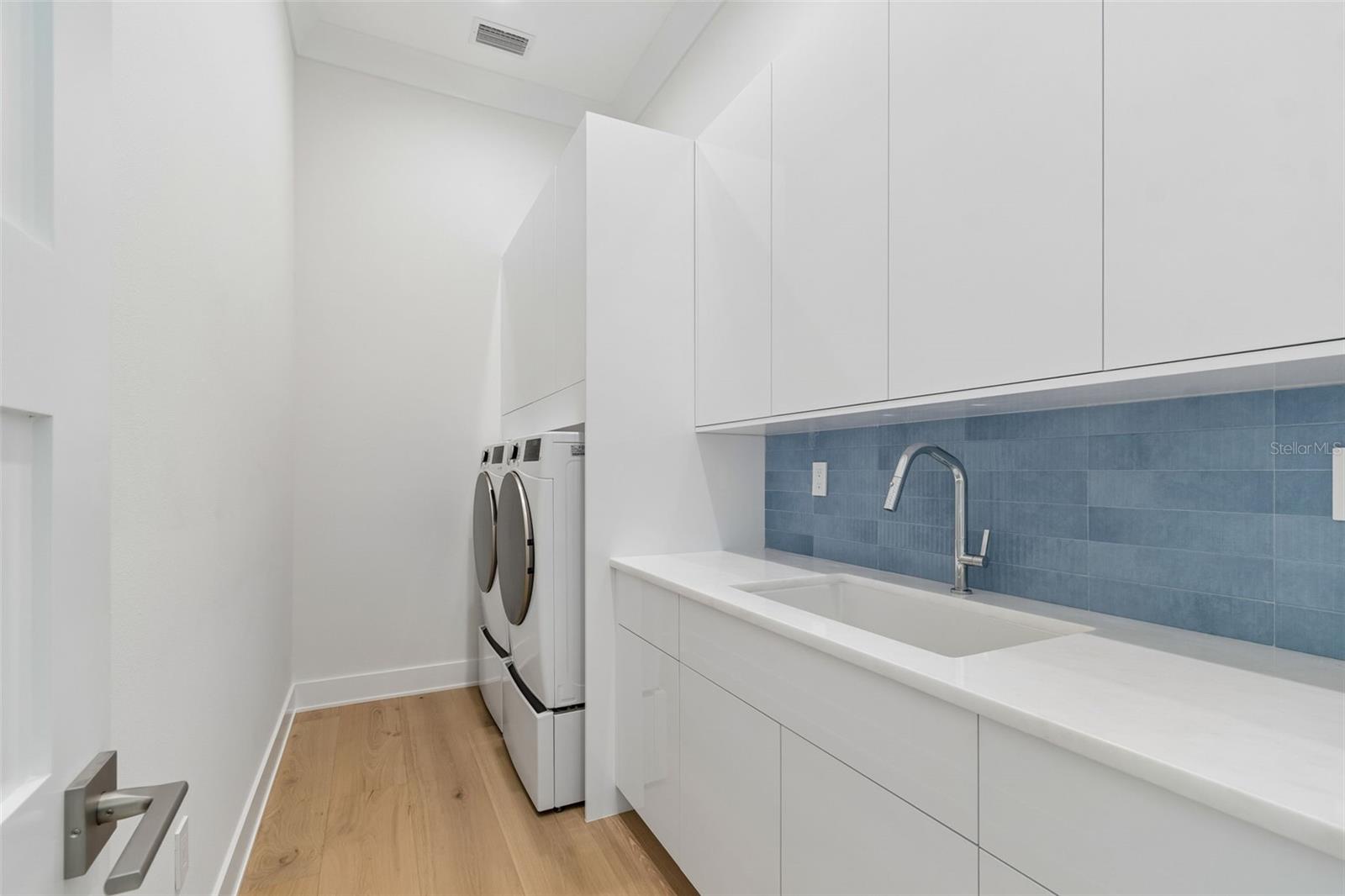 236 HOWARD DR, BELLEAIR BEACH, FL, 33786